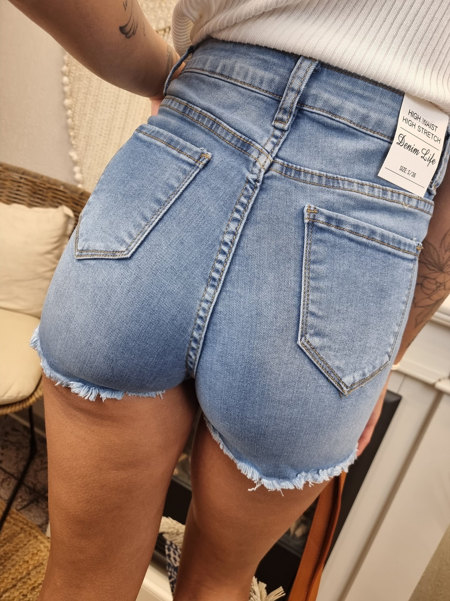 Blaue Jeans Shorts mit Strass und Paillettendetails