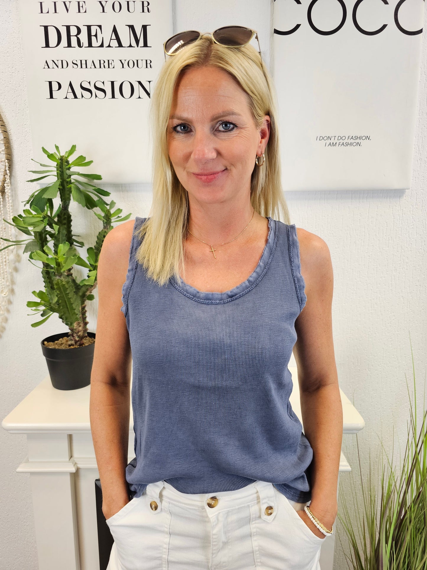 Top mit ausgefransten Zierbänder in verschiedenen Farben