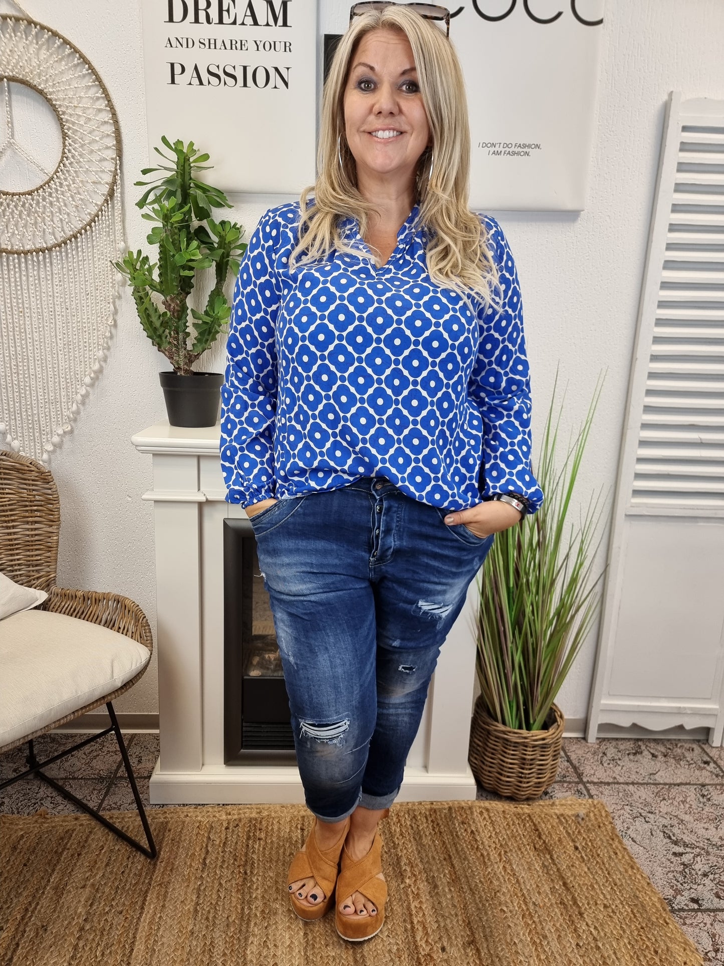 Langärmlige Bluse mit Blumen von Zwillingsherz in verschiedenen Farben