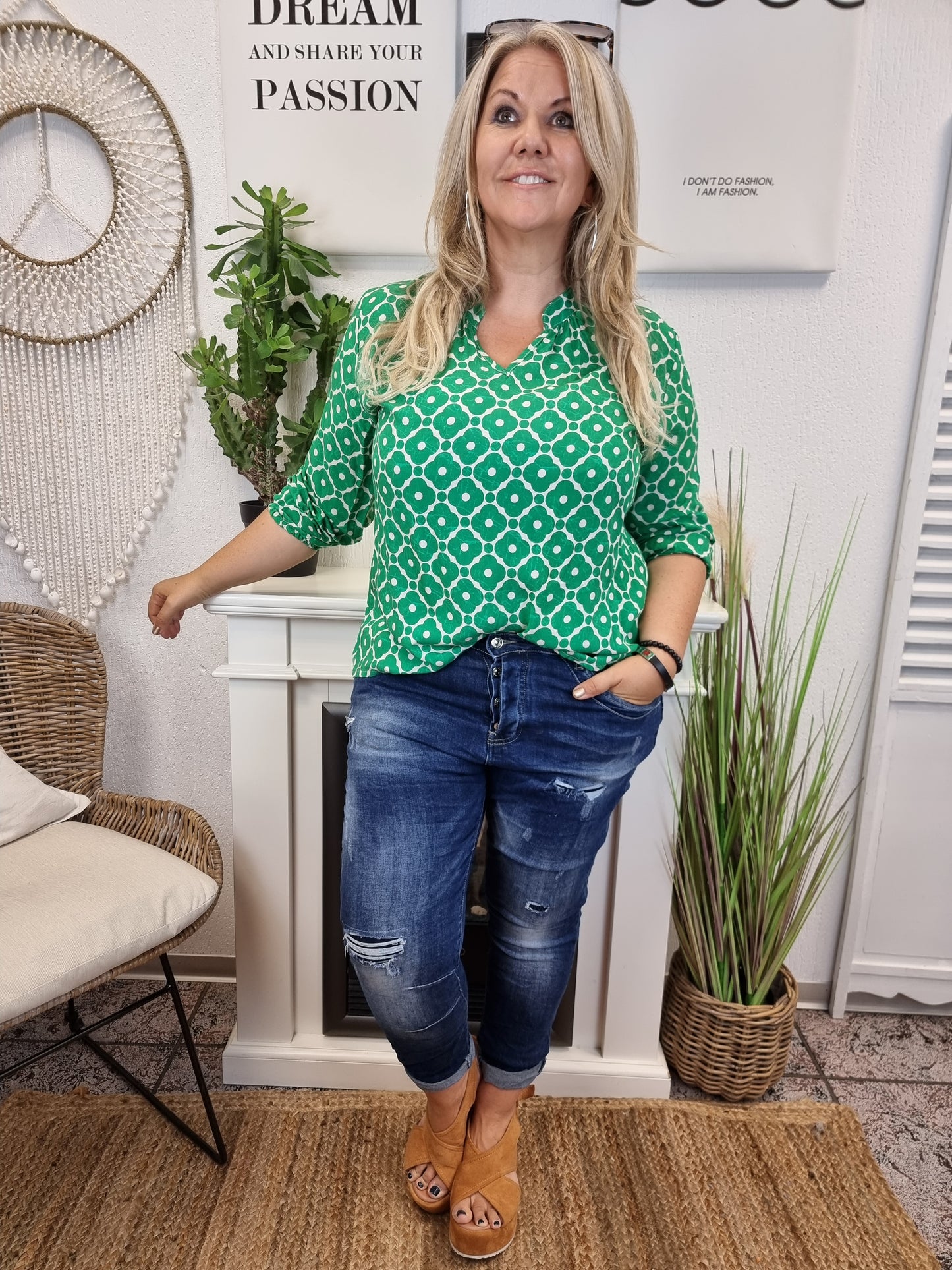 Langärmlige Bluse mit Blumen von Zwillingsherz in verschiedenen Farben
