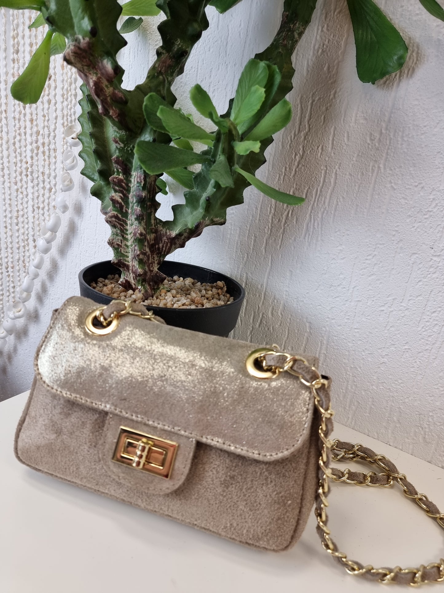 Handtasche Wildleder mit Goldketten und Glitzer in verschiedenen Farben