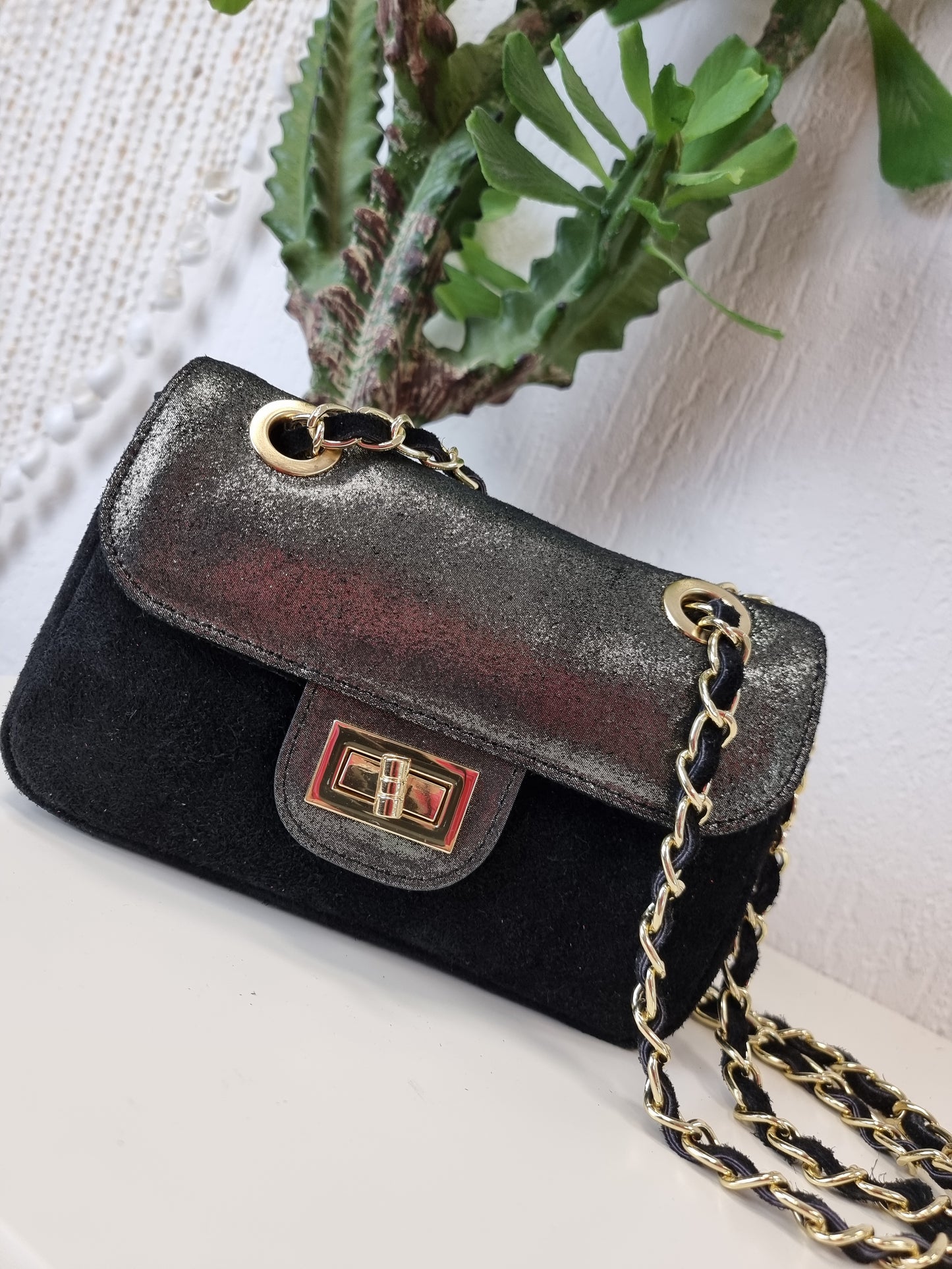 Handtasche Wildleder mit Goldketten und Glitzer in verschiedenen Farben