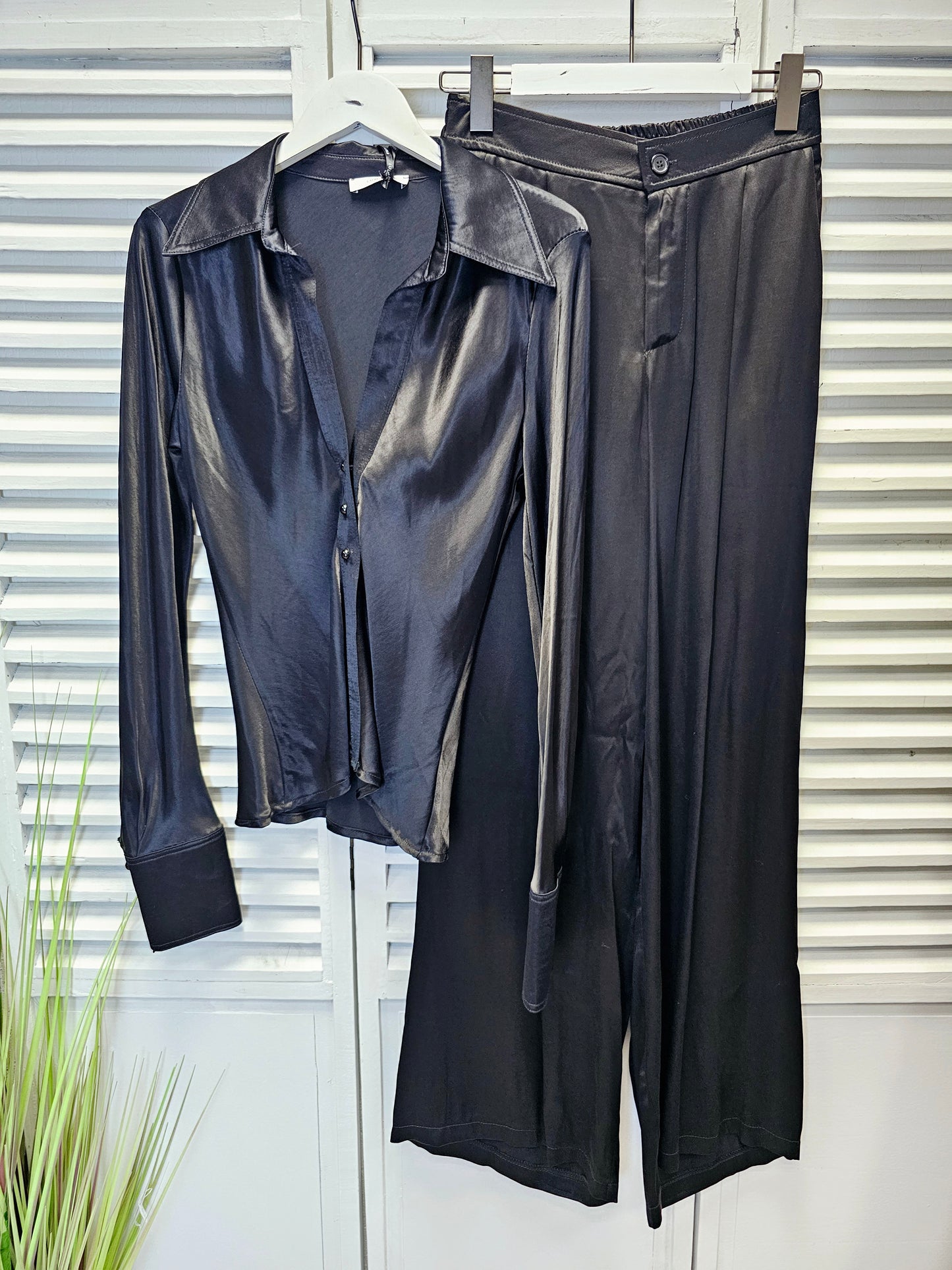 Weite Satinhose in Schwarz