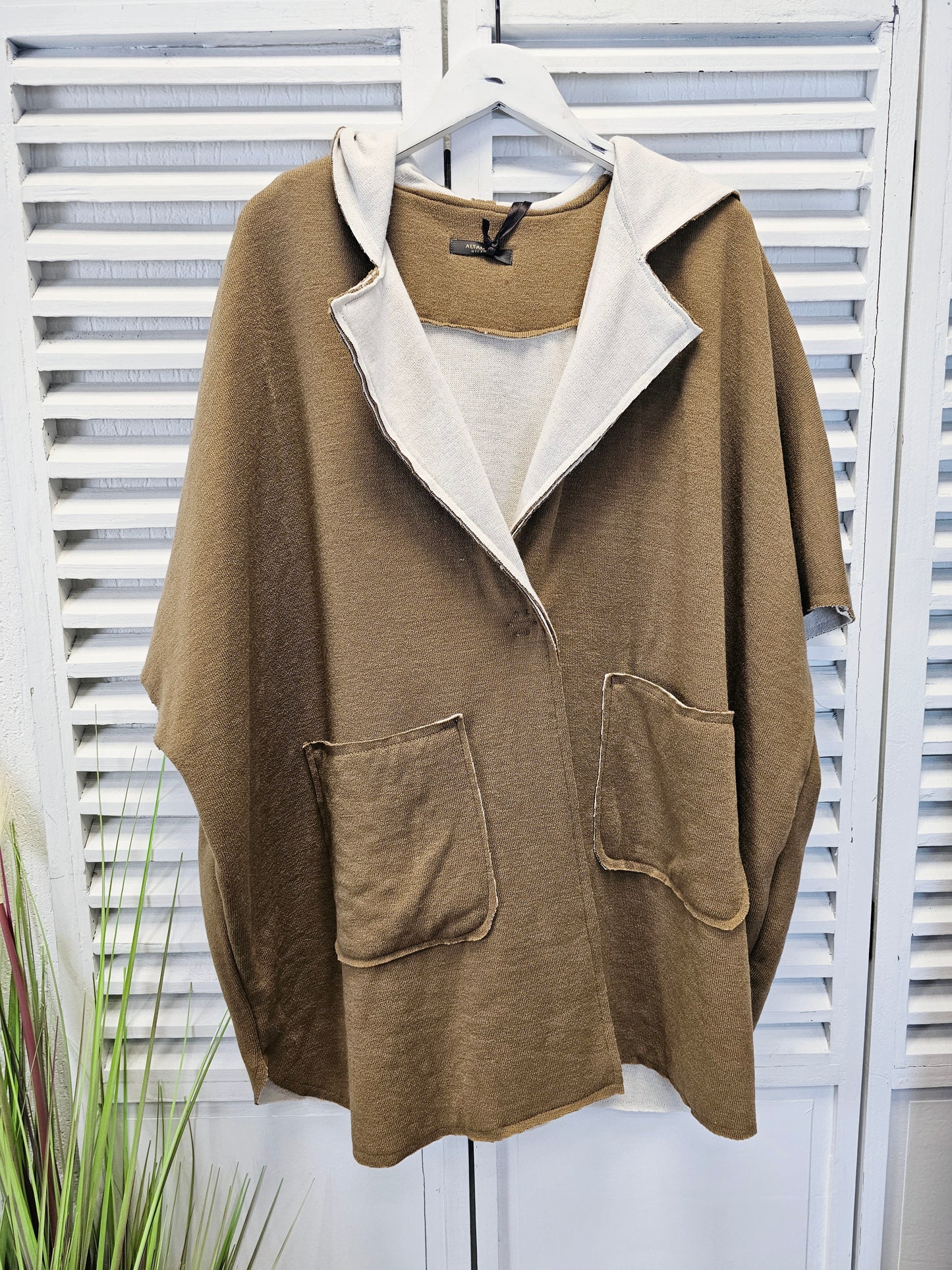 Strickjacke/mantel in Braun mit Taschen und Kapuze Megasale