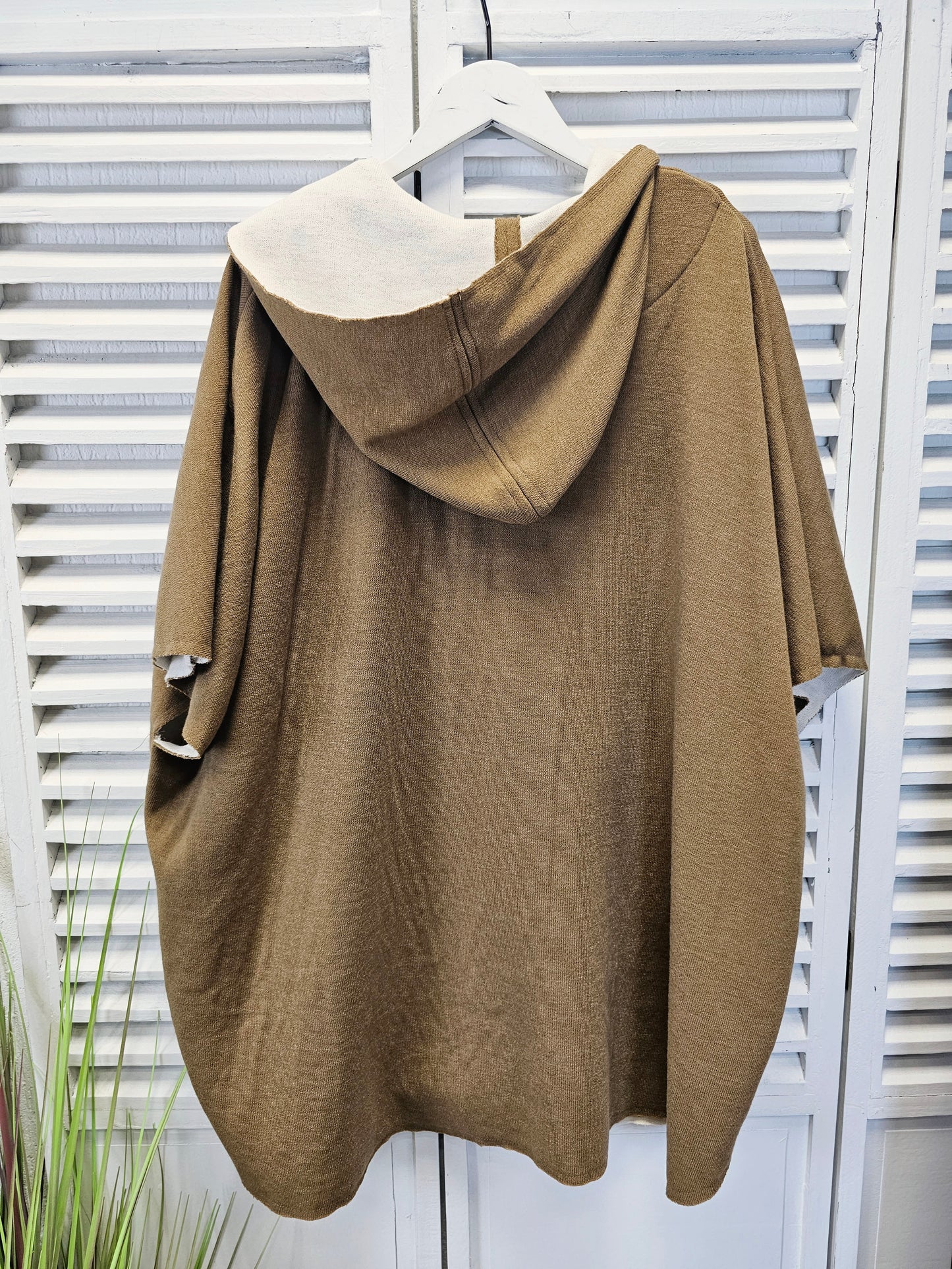 Strickjacke/mantel in Braun mit Taschen und Kapuze Megasale