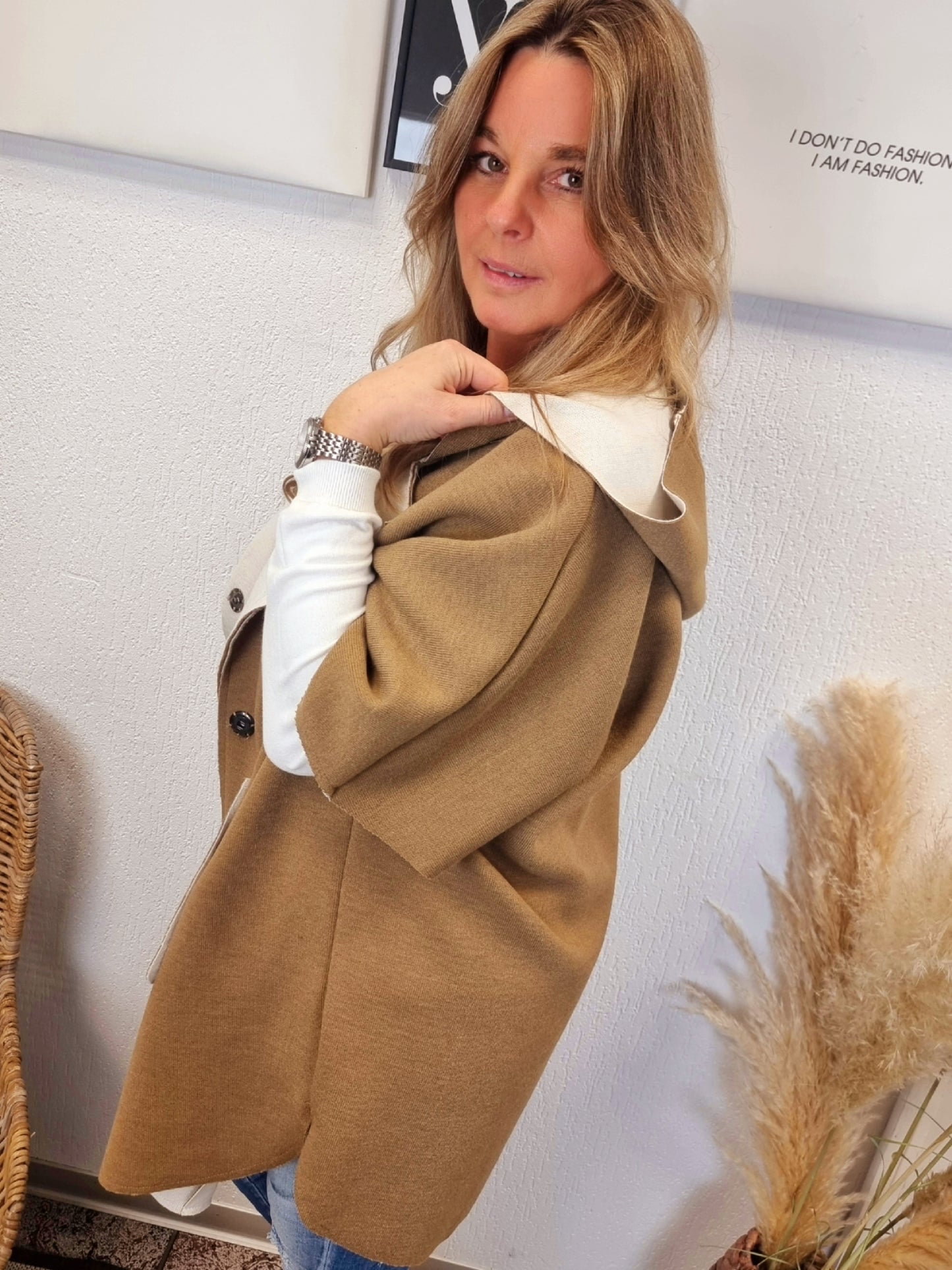 Strickjacke/mantel in Braun mit Taschen und Kapuze Megasale