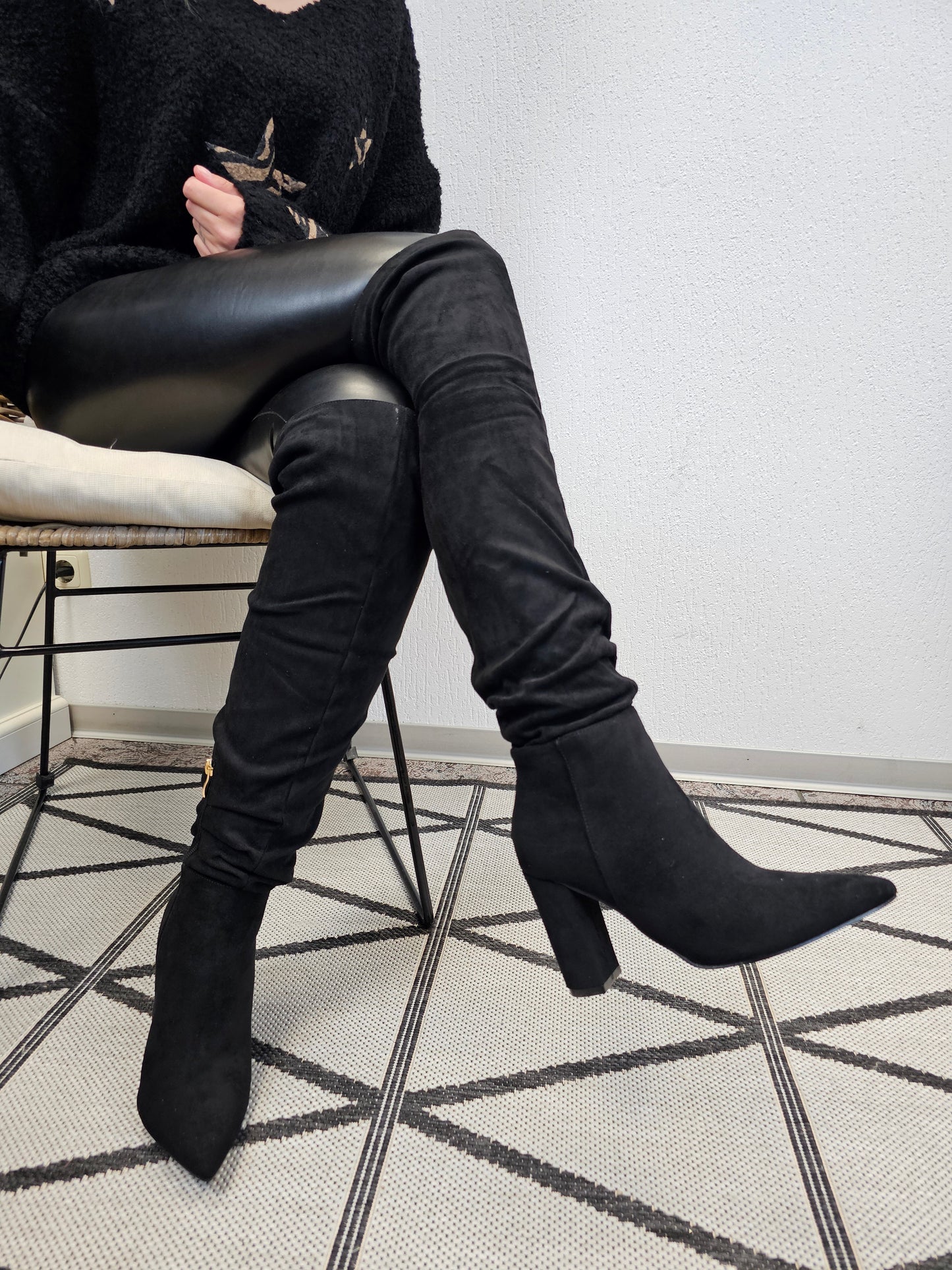 High Knee Stiefel mit Absatz in Schwarz nur Größe 37 vorrätig