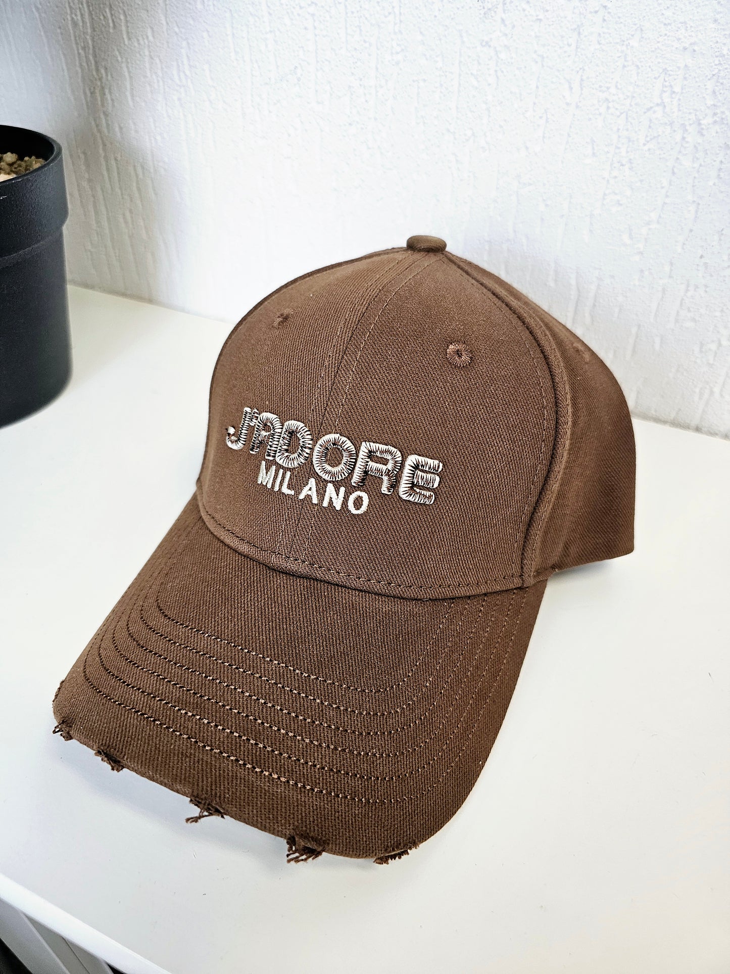 J'Adore Kappe in Grau und Braun