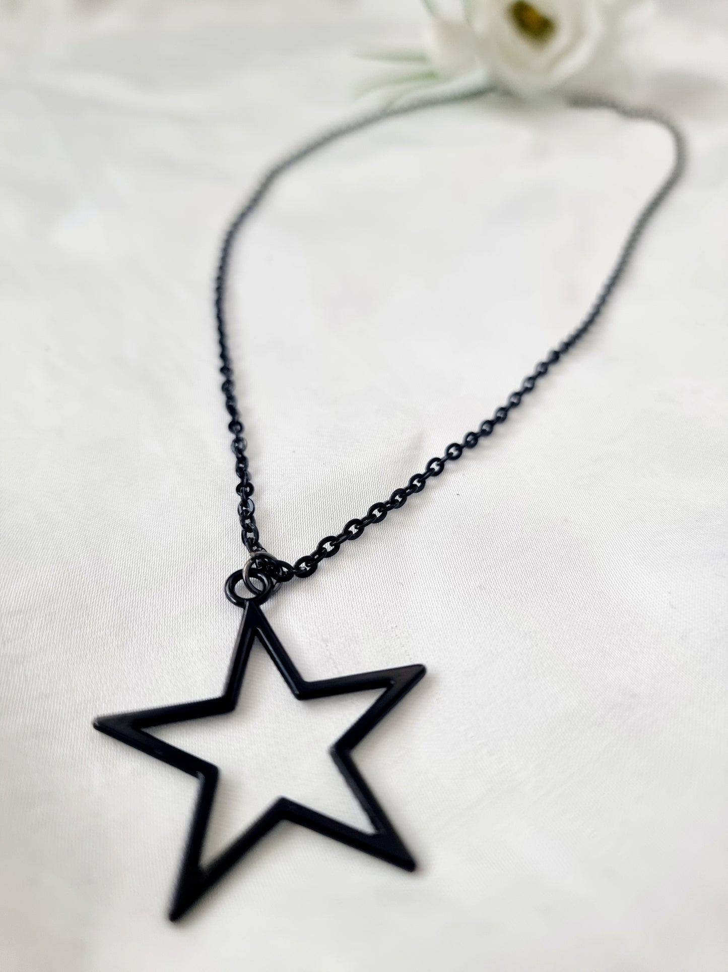 Kurze Kette Rostfreier Stahl mit Sternanhänger Schwarz