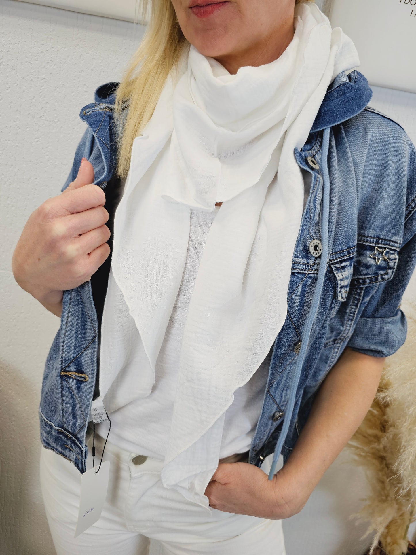 Dünnes Musselin-Dreieckstuch mit Wellenrand in verschiedenen Farben
