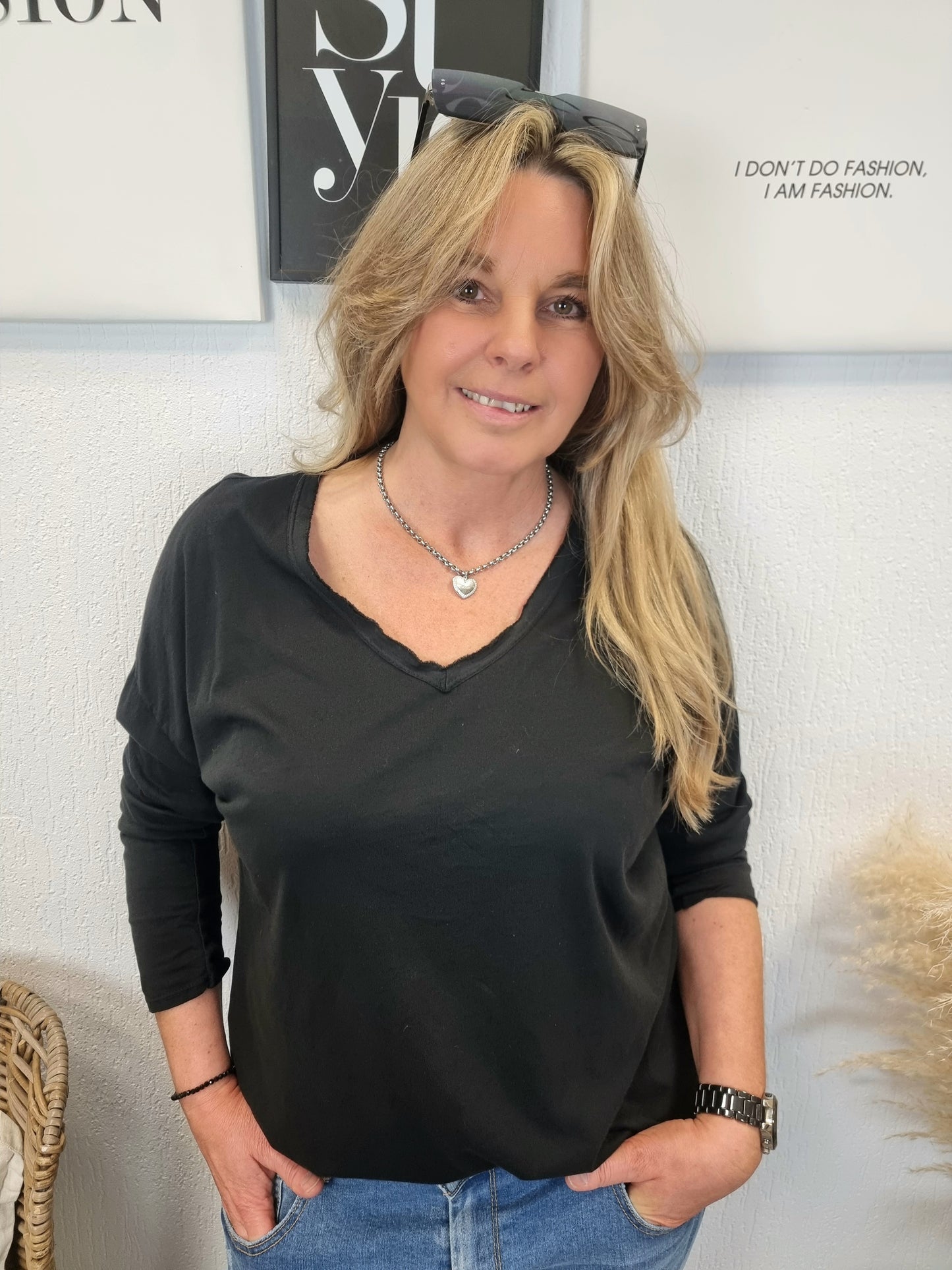 Oversize Shirt mit Fransen und V-Ausschnitt Größe 2 (38-42) in verschiedenen Farben