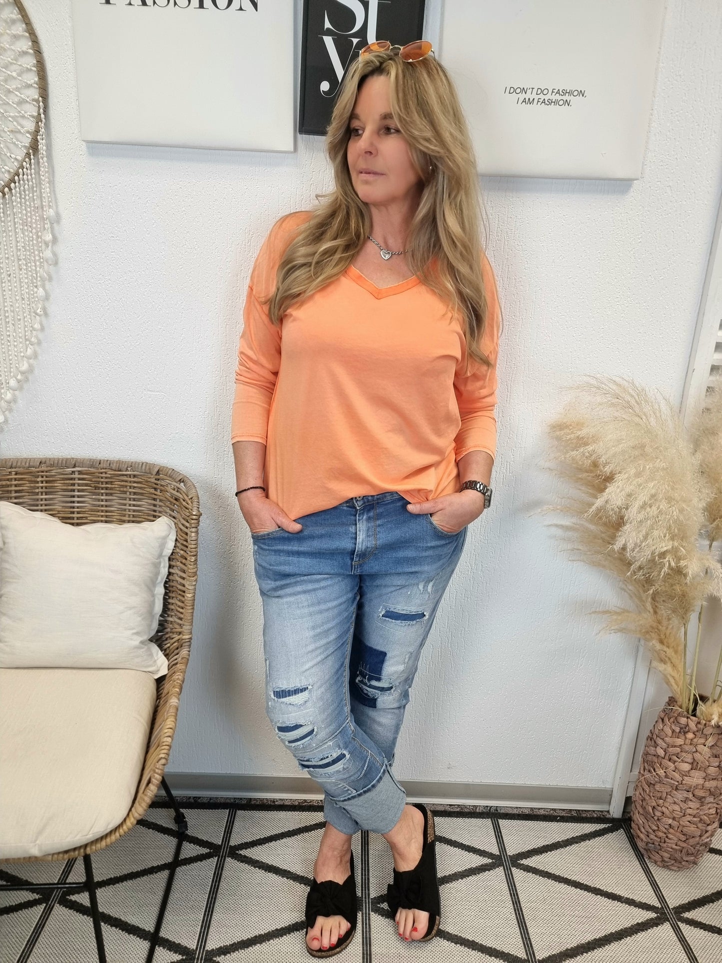 Oversize Shirt mit Fransen und V-Ausschnitt Größe 2 (38-42) in verschiedenen Farben