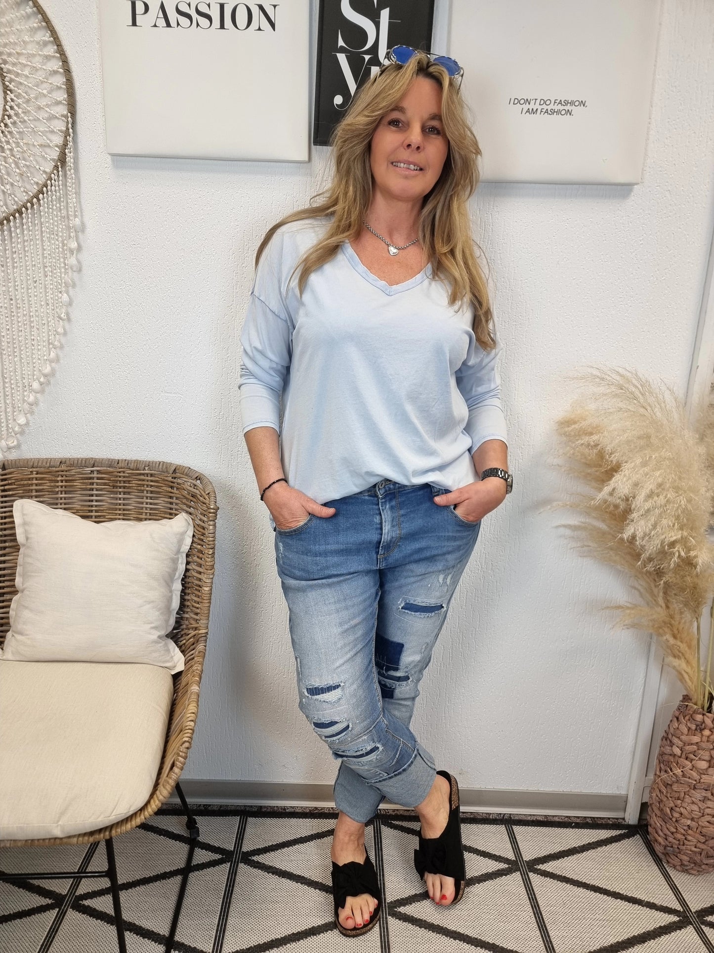 Oversize Shirt mit Fransen und V-Ausschnitt Größe 2 (38-42) in verschiedenen Farben