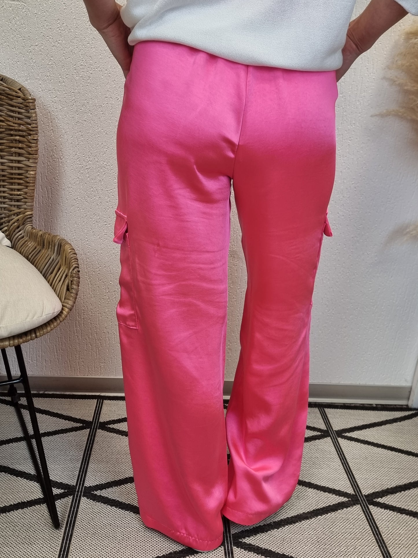 Satinhose mit weitem Bein Cargolook in Pink