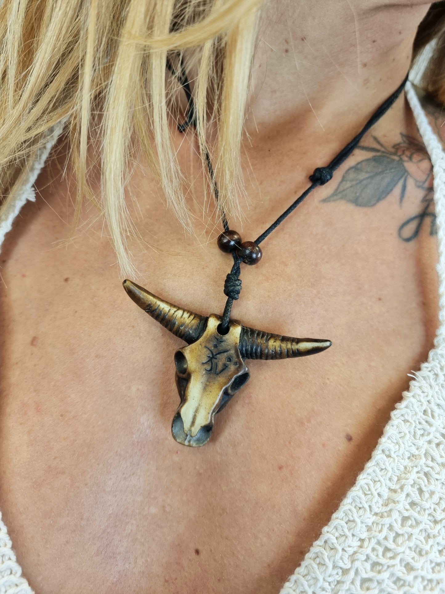 Boho Lederkette (verstellbar) mit Büffelanhänger