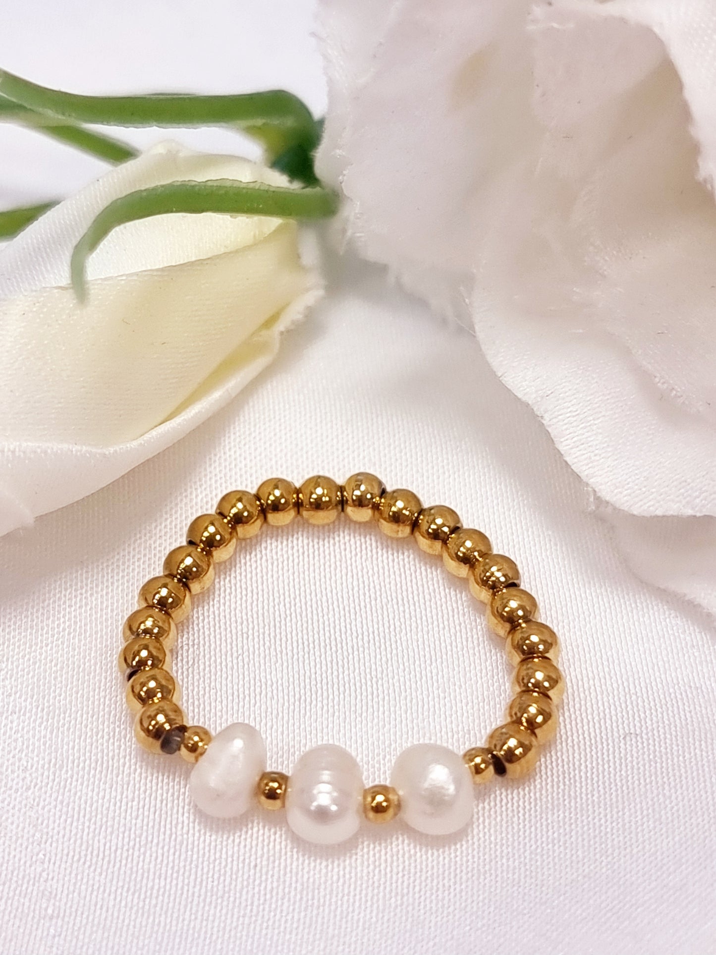 Ring Biba - elastisch, Metall Gold und Silber mit 3 Süsswasserperlen