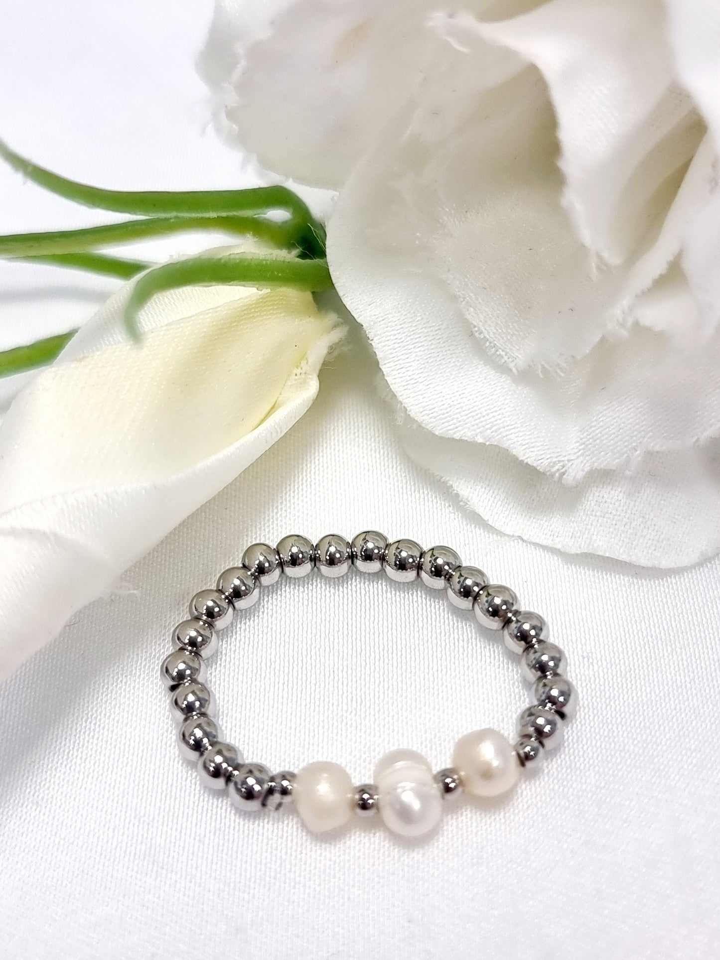 Ring Biba - elastisch, Metall Gold und Silber mit 3 Süsswasserperlen