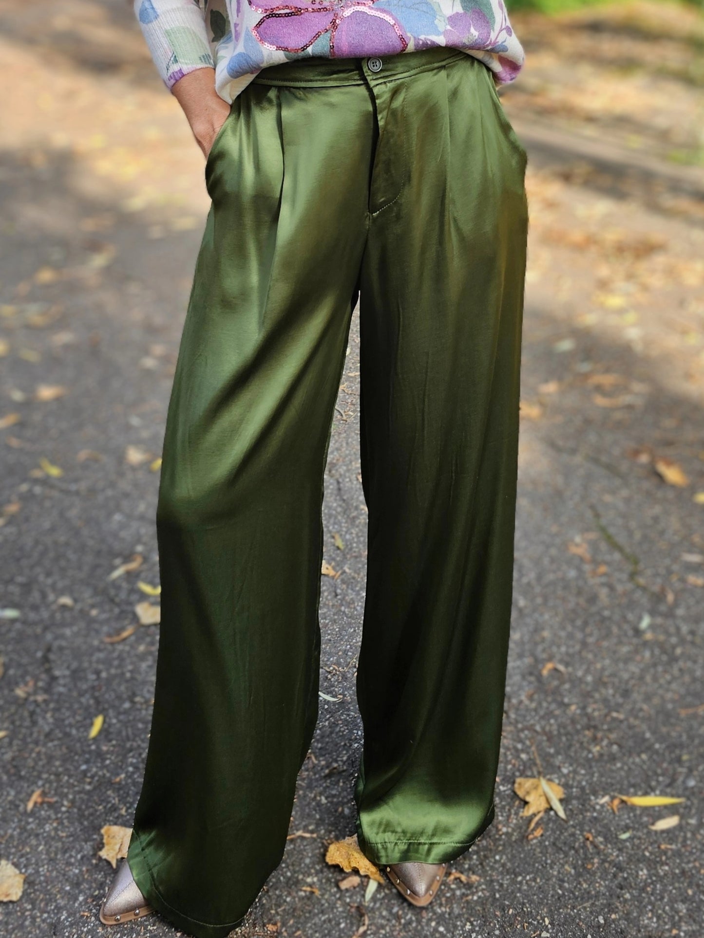 Weite Satinhose in Grün