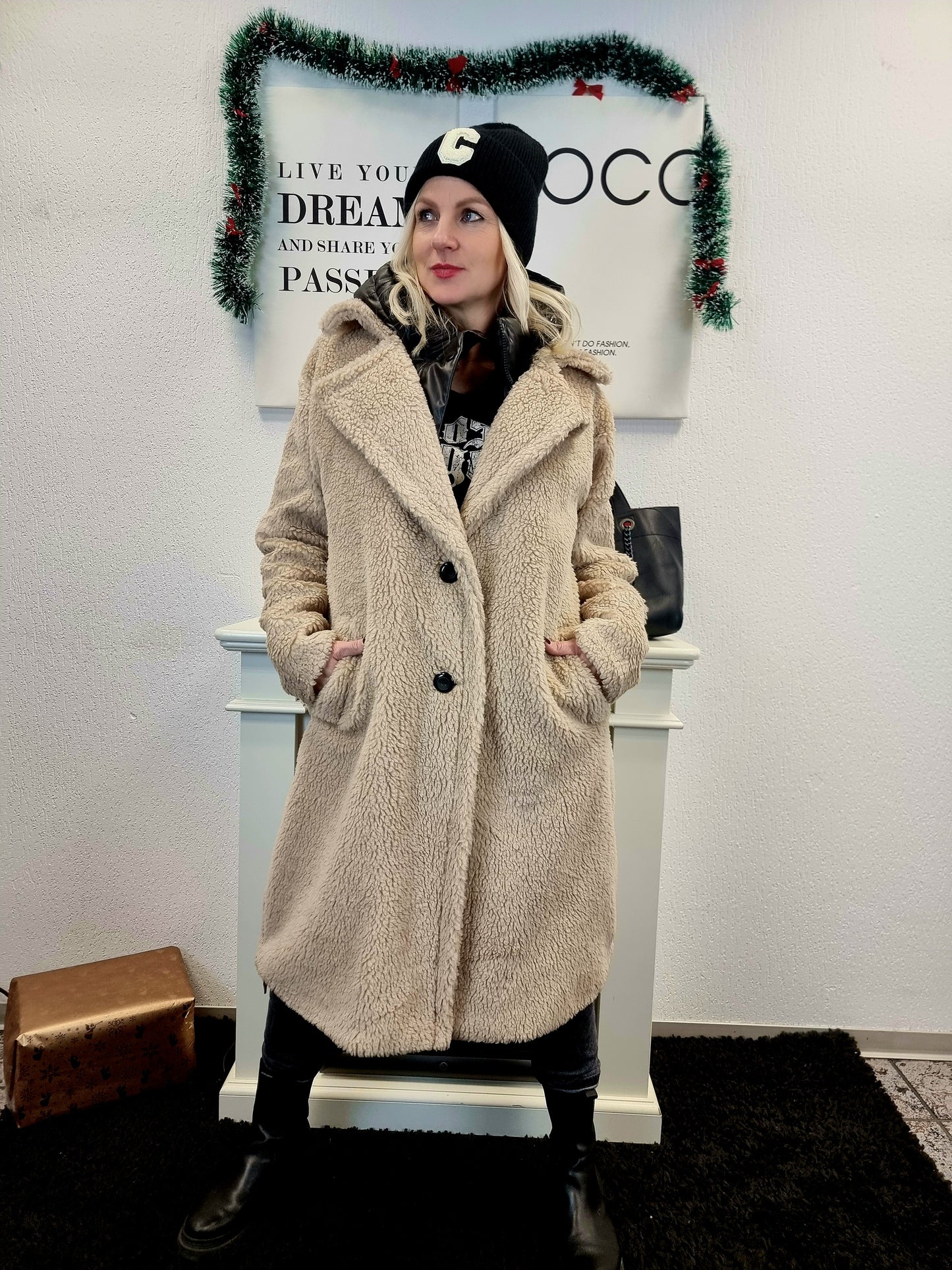 Teddymantel in Beige mit Leo Schriftzug onesize