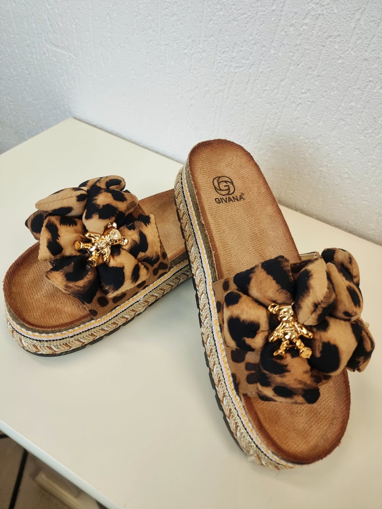 Pantolette Leo mit 2 kleinen Bär-StickerDamen Leoparden Muster Keil Sandalen mit dicker Sohle, Damen Pantoletten
