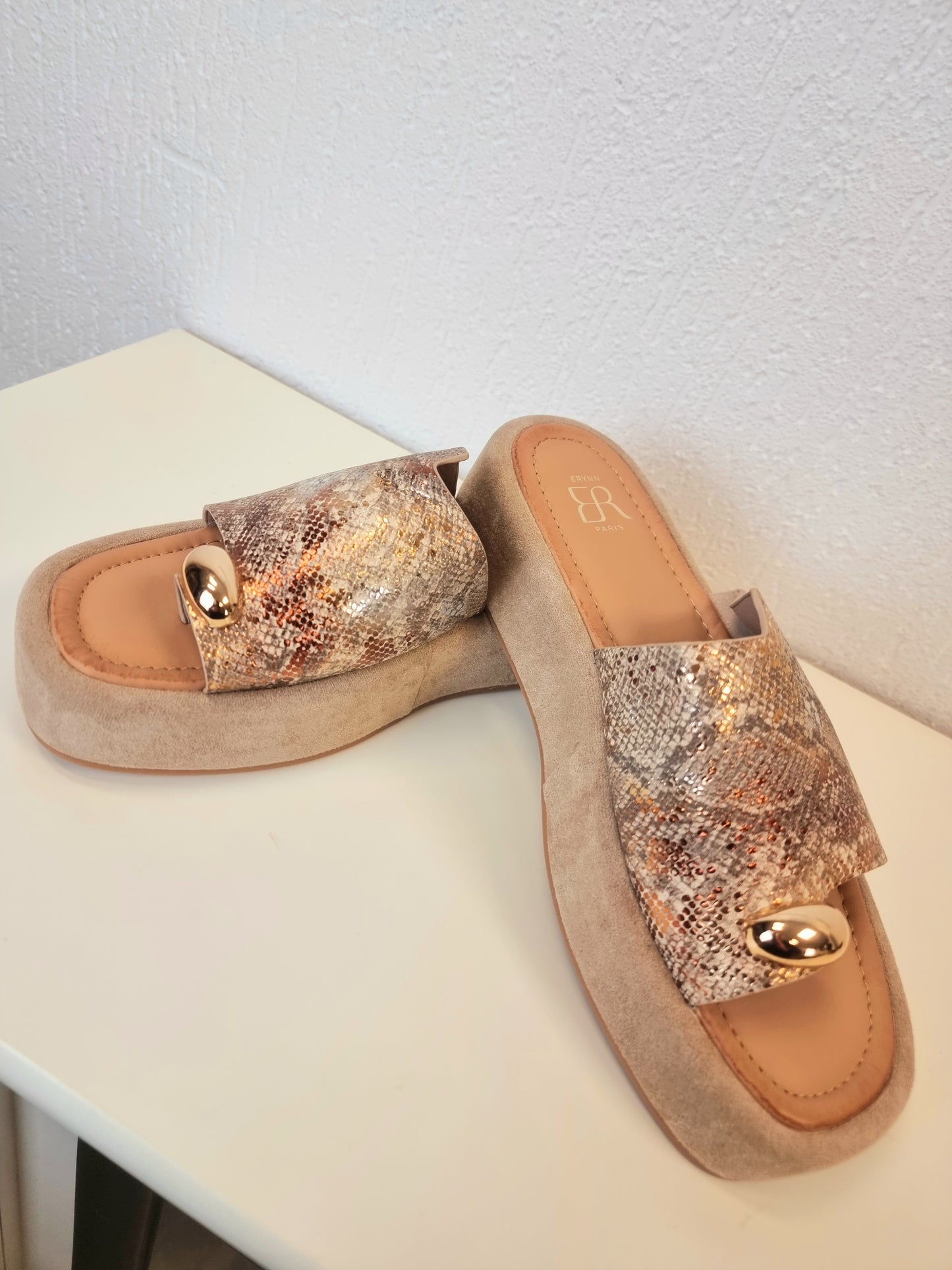 Zehentrenner Pantolette Schlangenmuster Snake Goldtöne Sandale