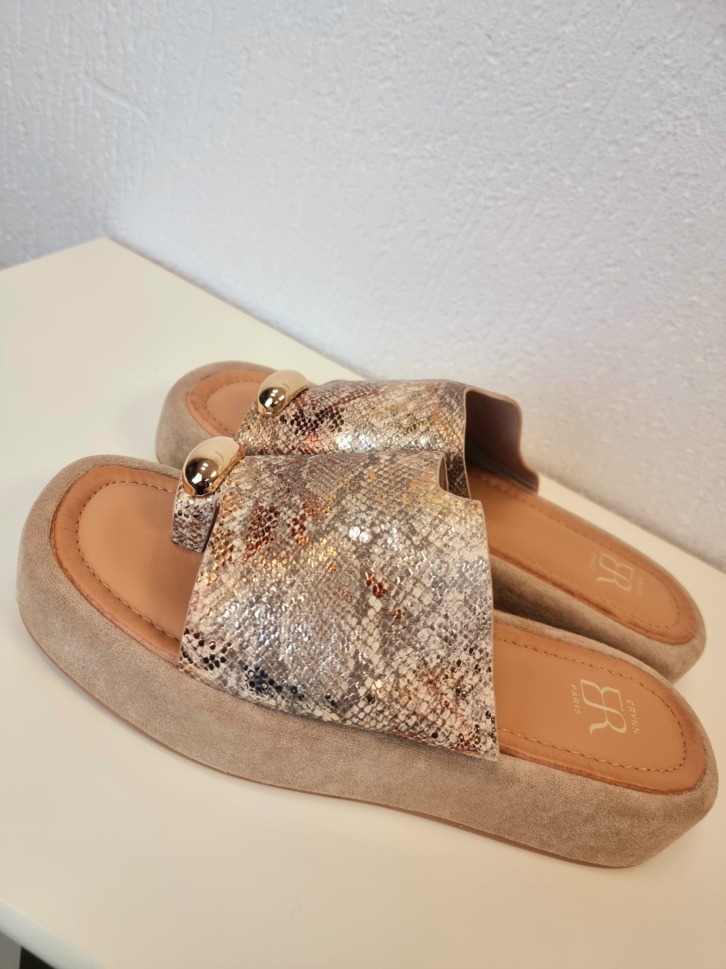 Zehentrenner Pantolette Schlangenmuster Snake Goldtöne Sandale