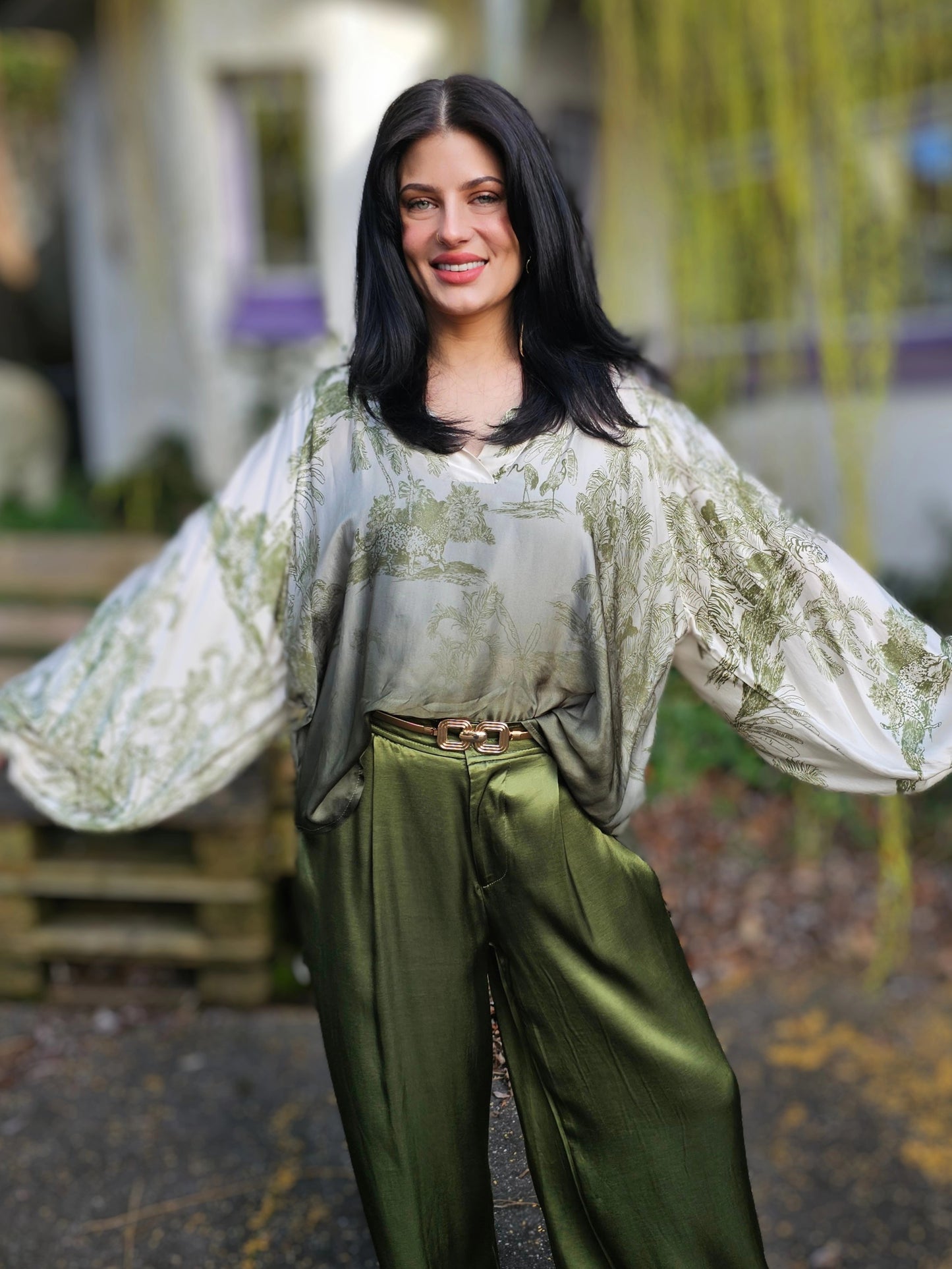 Seidenbluse mit waldgrünem Dschungel-Print