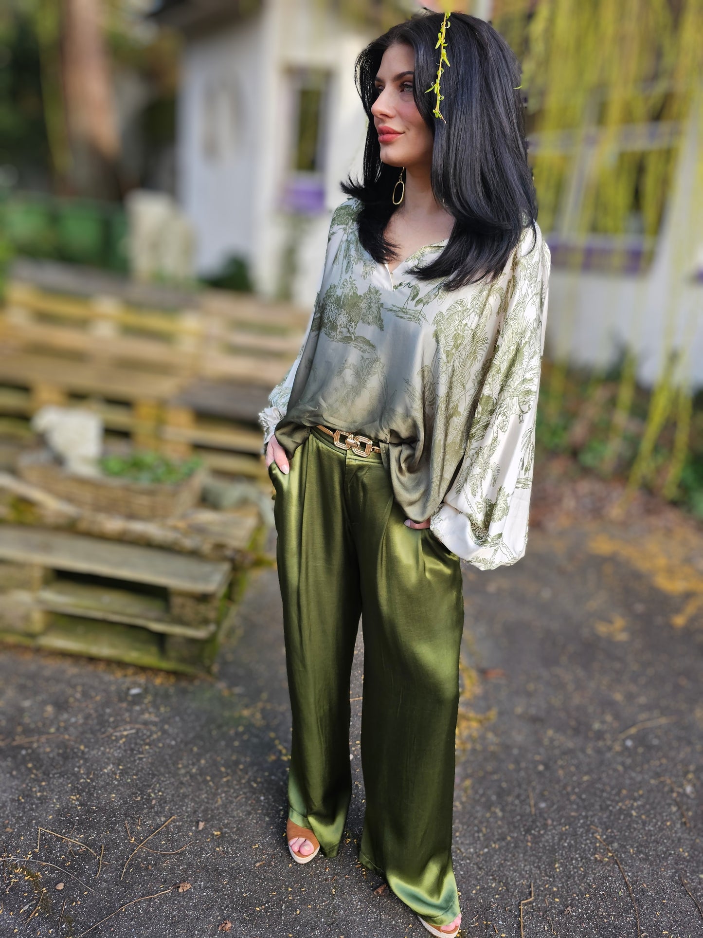 Seidenbluse mit waldgrünem Dschungel-Print