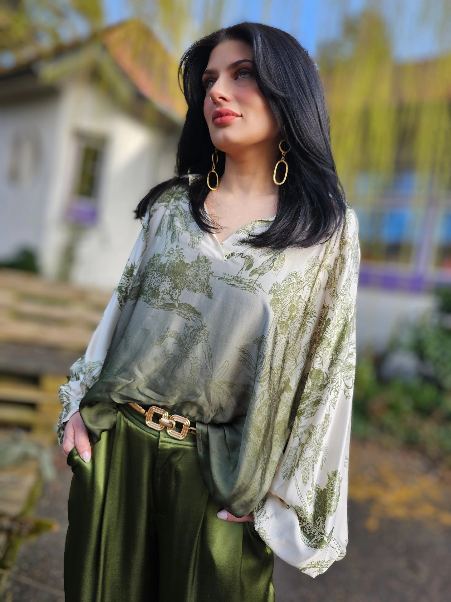 Seidenbluse mit waldgrünem Dschungel-Print