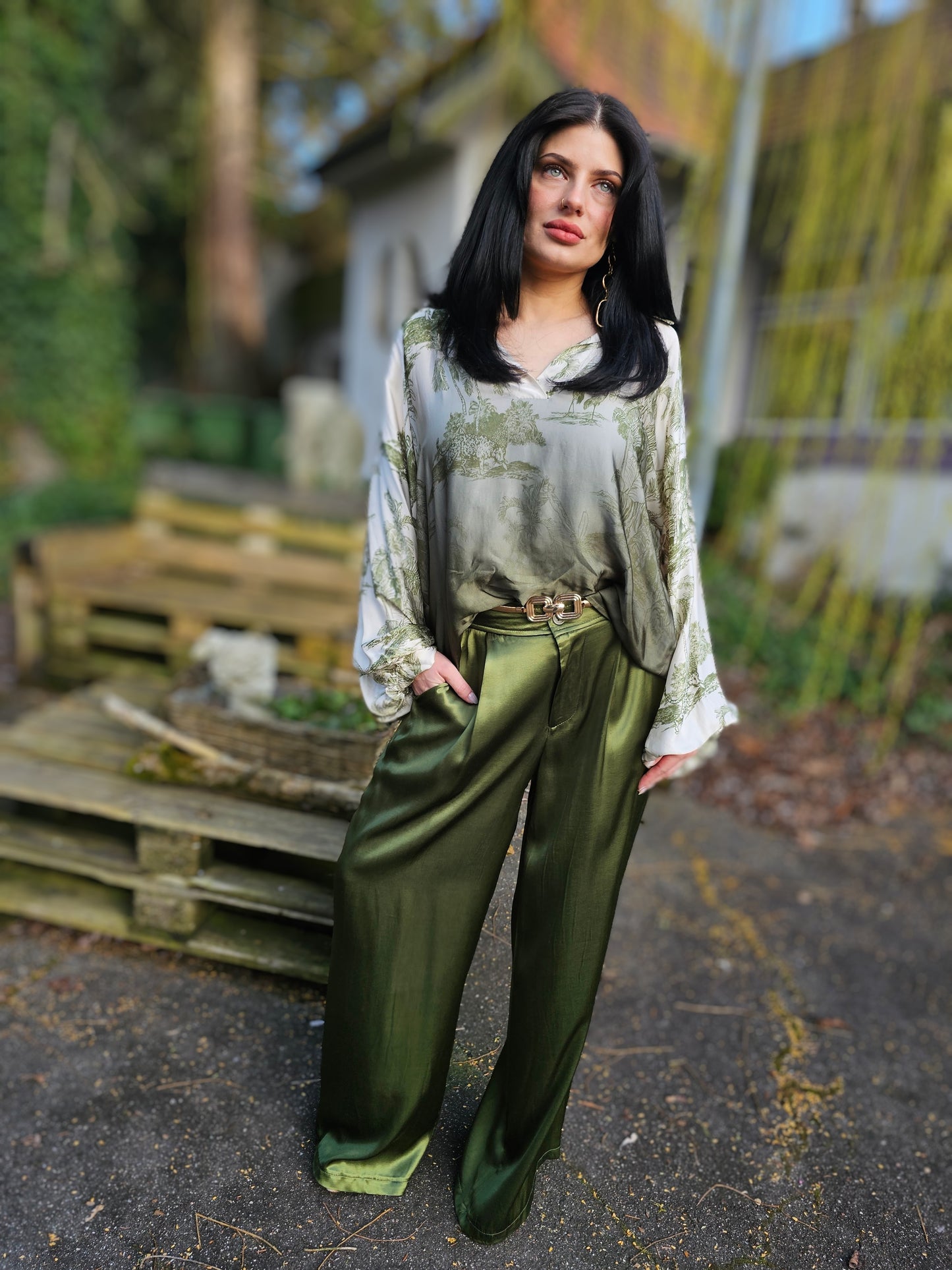 Seidenbluse mit waldgrünem Dschungel-Print