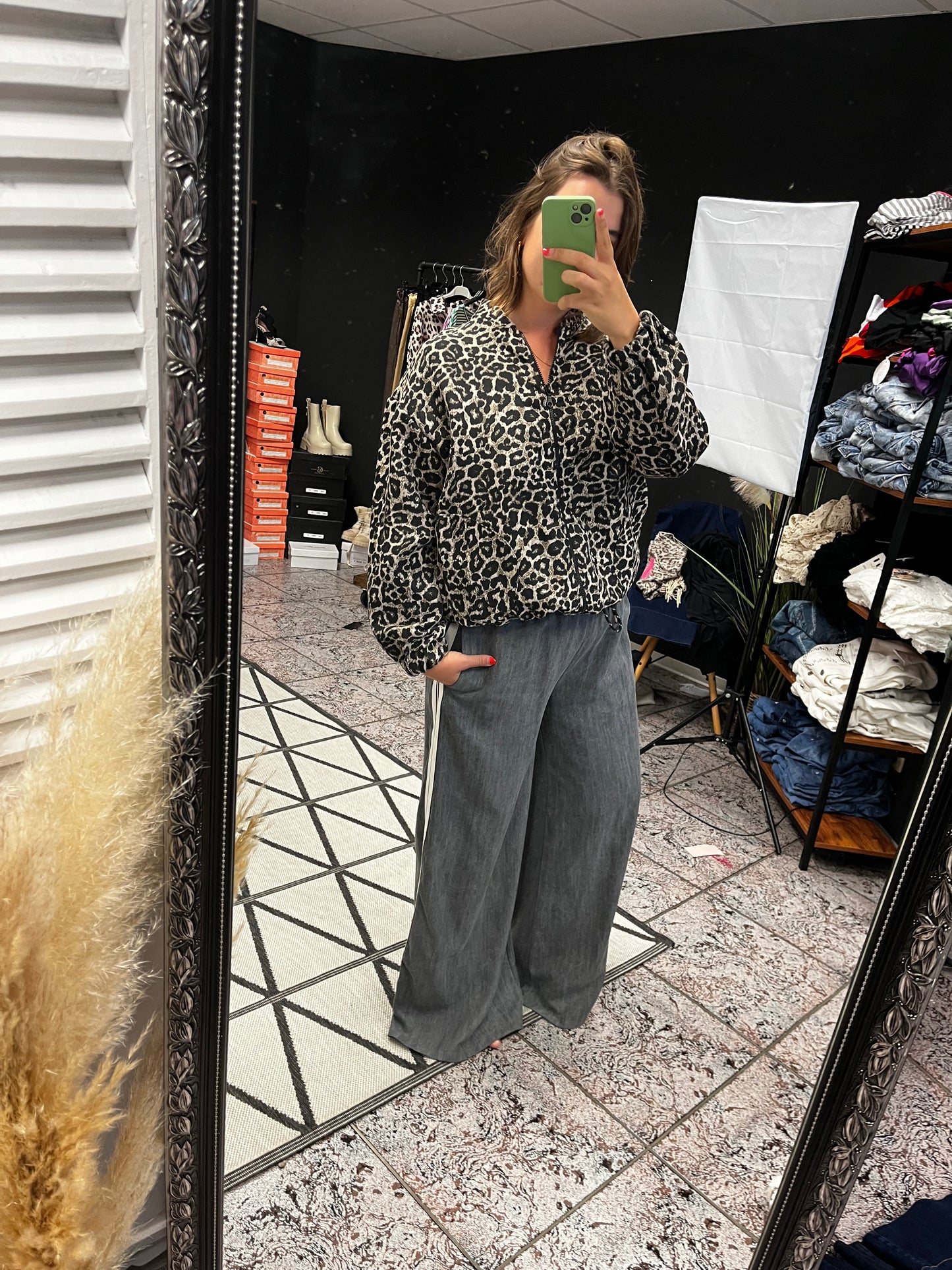 Weite Hose mit Gummibund und Streifen im Washed-Out Grau