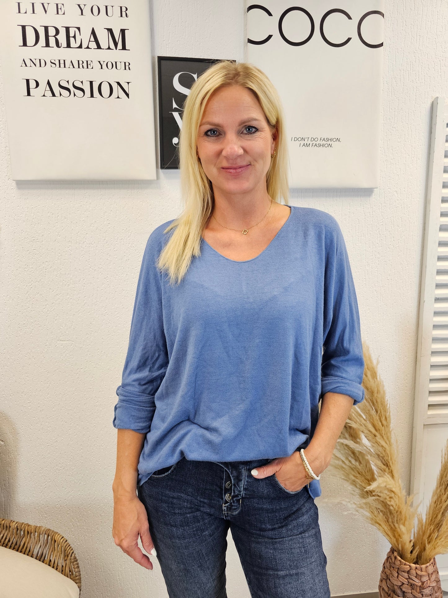 Dünnes Shirt leicht Oversize in Blau kuschelig weich