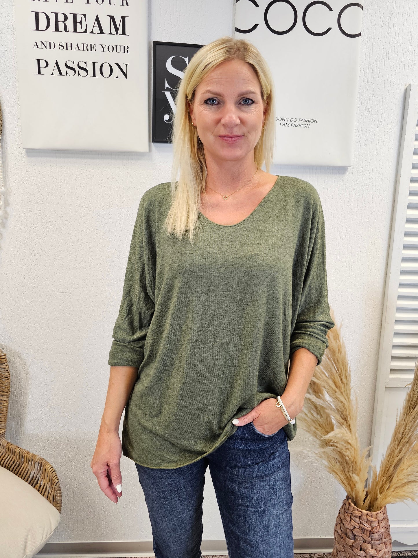 Dünnes Shirt leicht Oversize in Khaki kuschelig weich