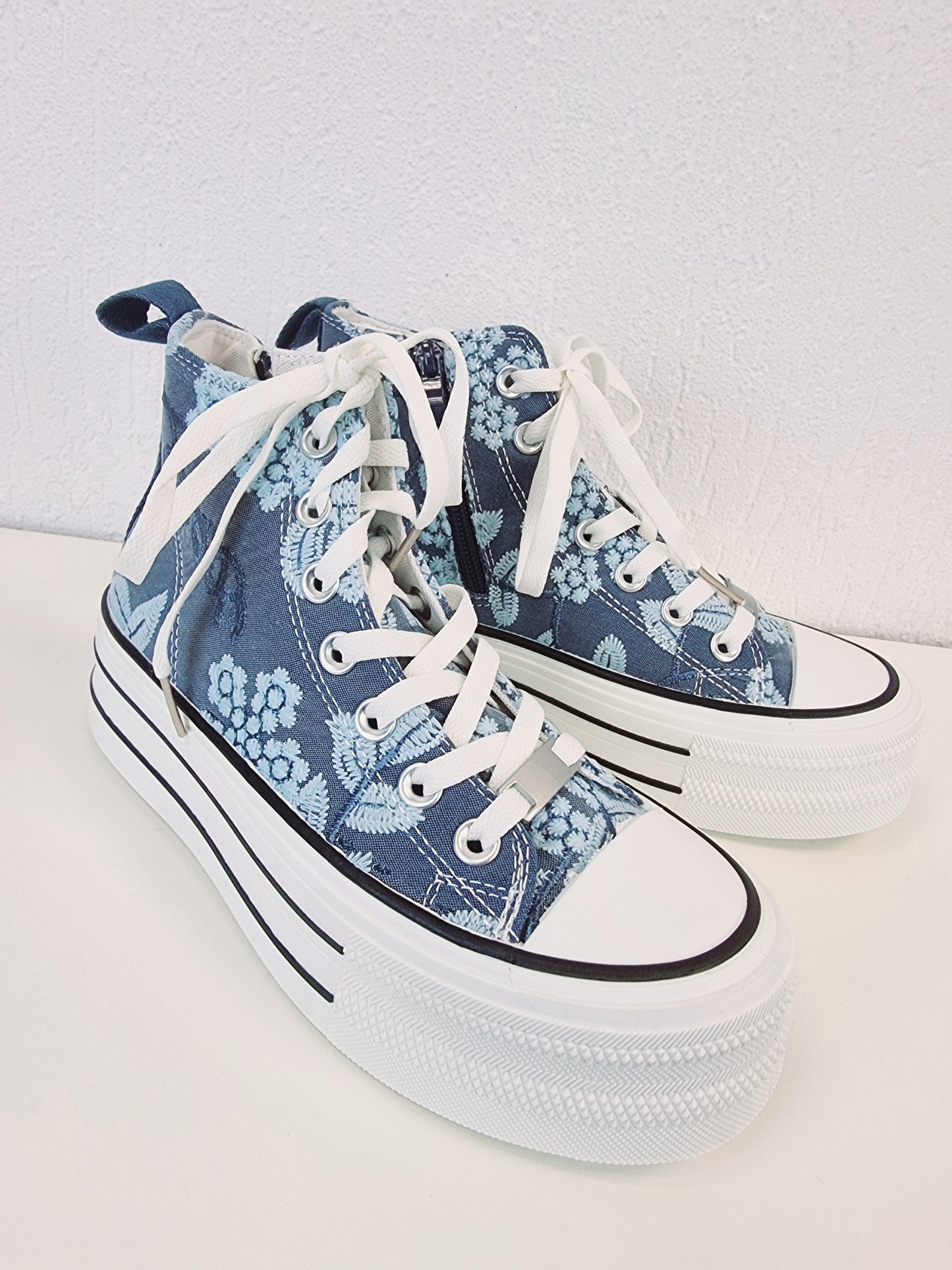 Hohe Sneaker Canvas Blau/Weiß Jeansstoff-Turnschuhe mit Stickerei