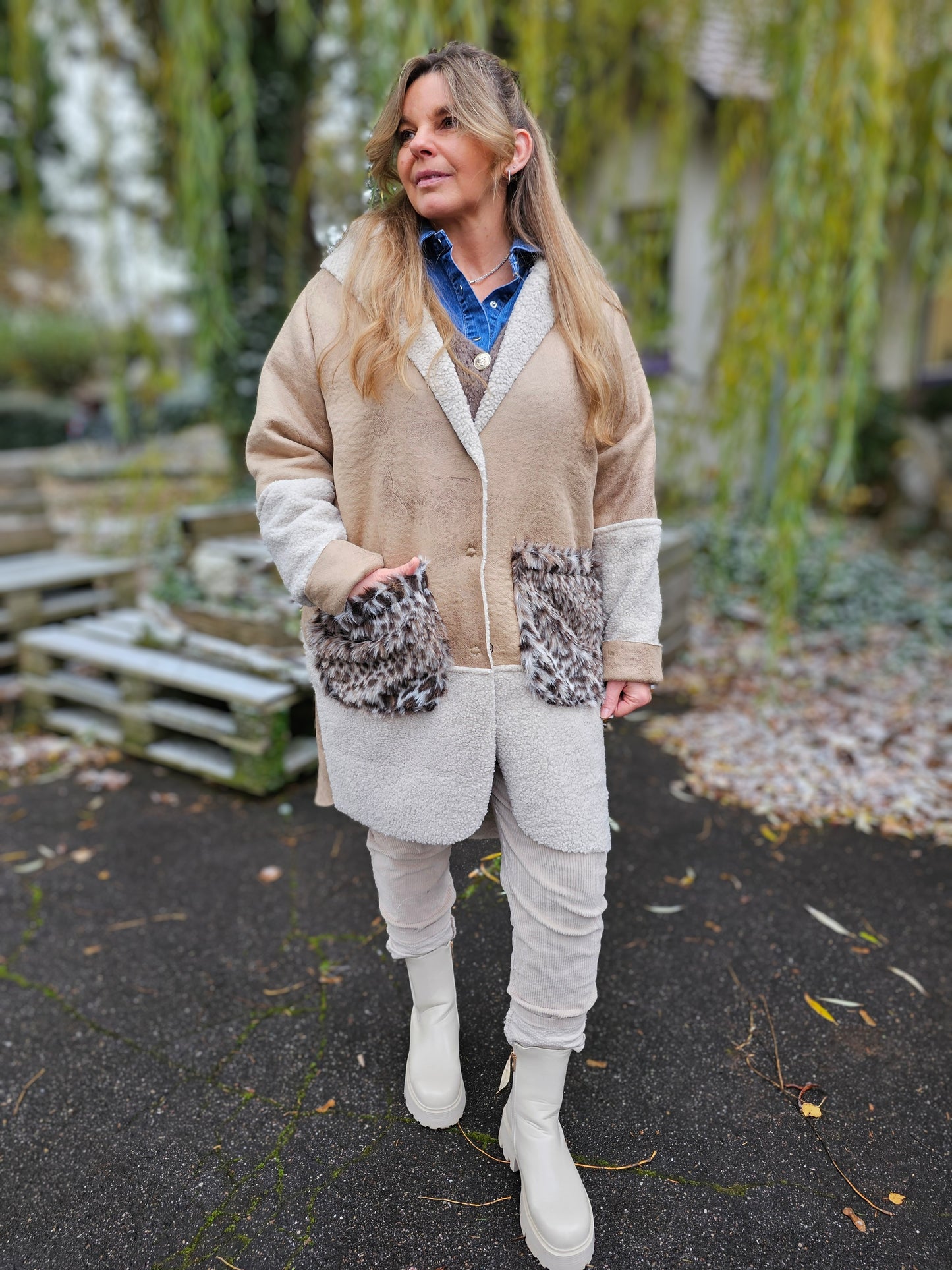 Teddymantel Velouroptik mit Leoprint-Taschen