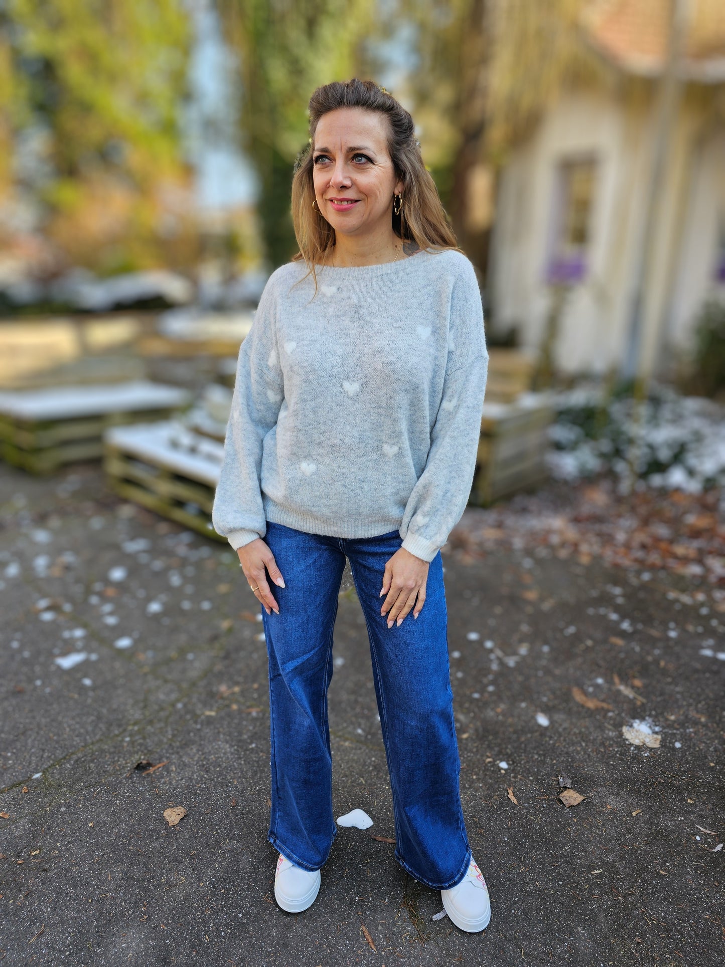 Strickpullover mit Herzen in Grau-Weiß