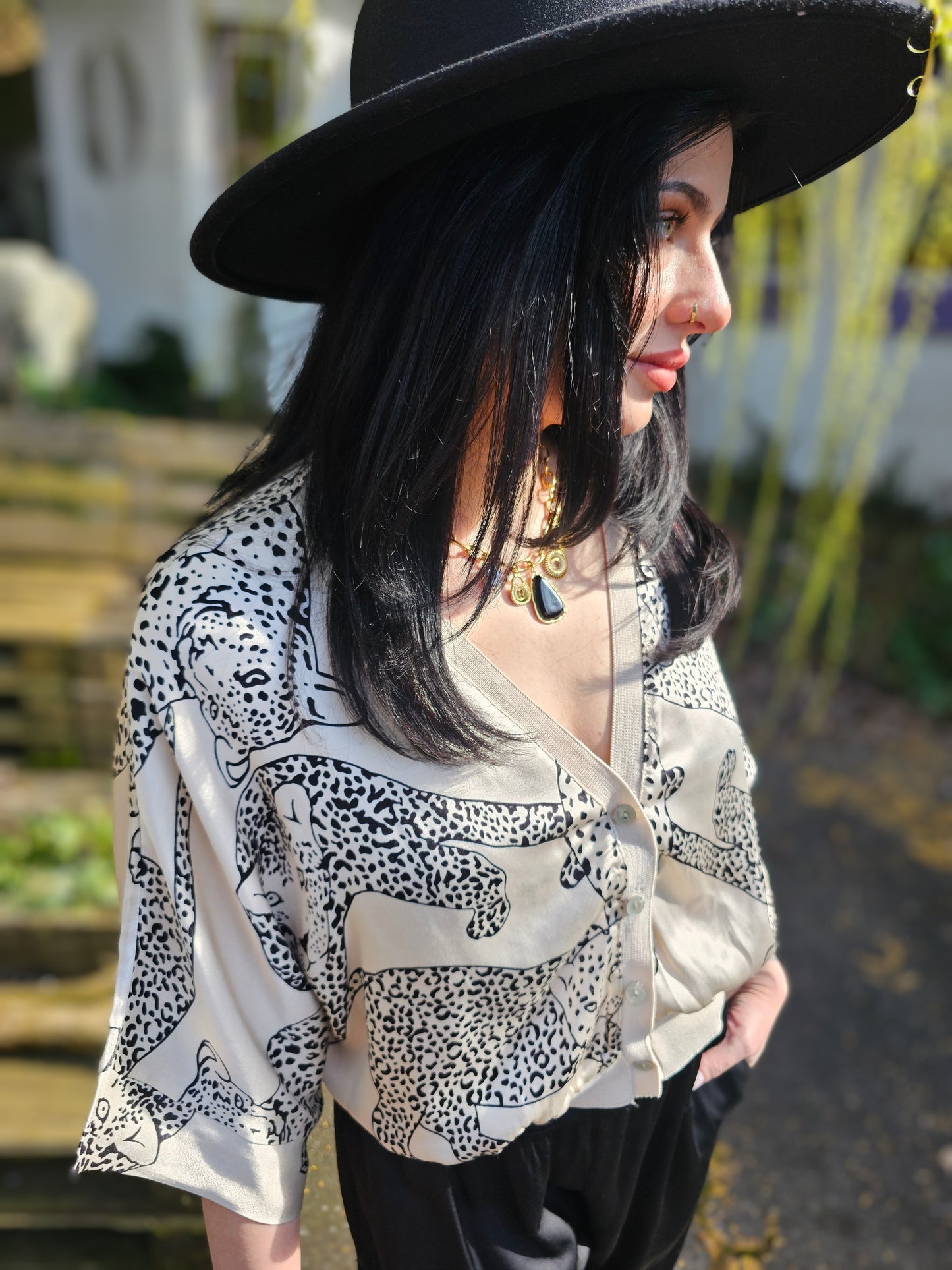 Satin Blusen-Jacke Creme mit Tigerprint