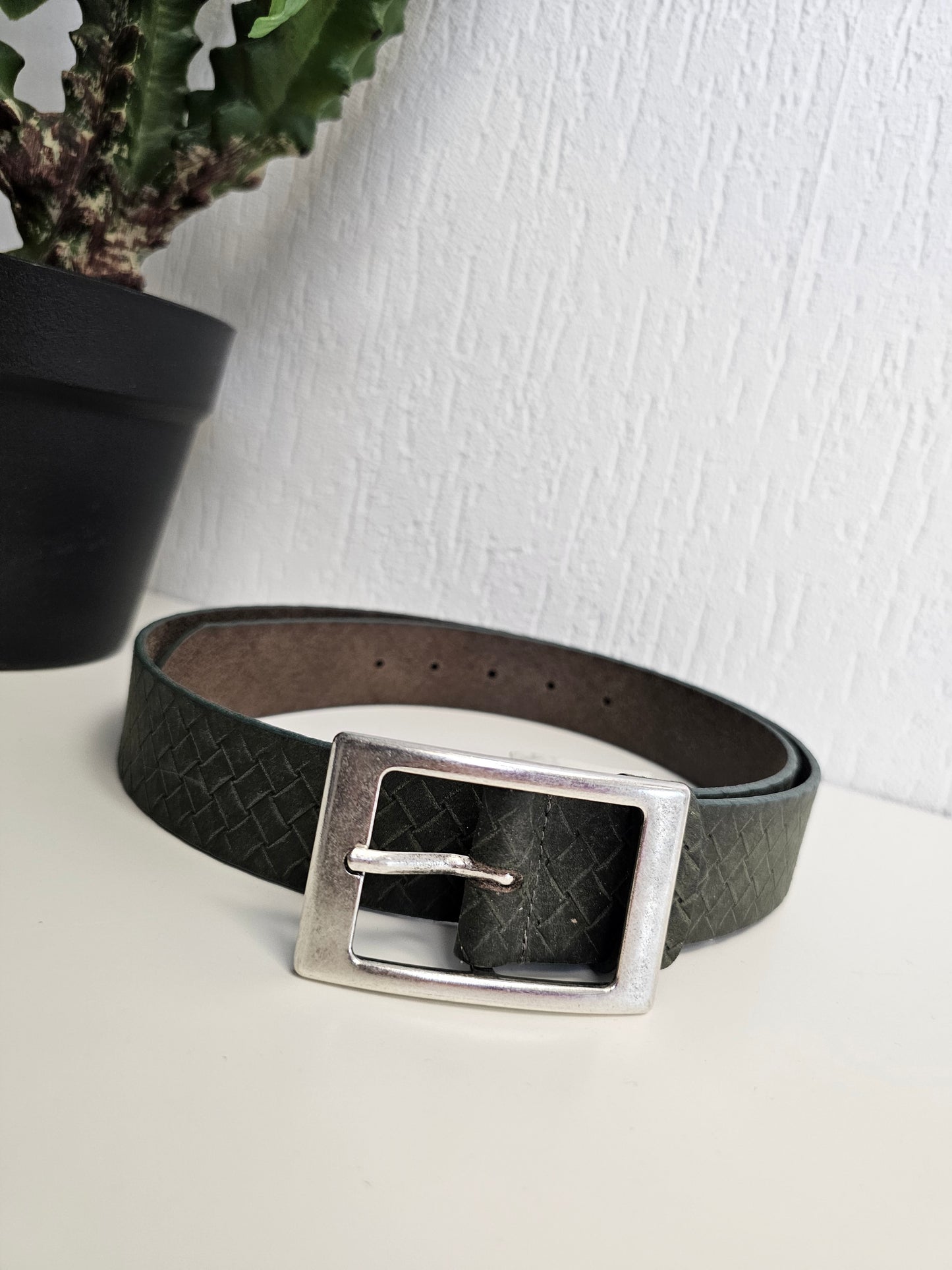 Ledergürtel Flechtmuster mit silberner Schnalle in verschiedenen Farben