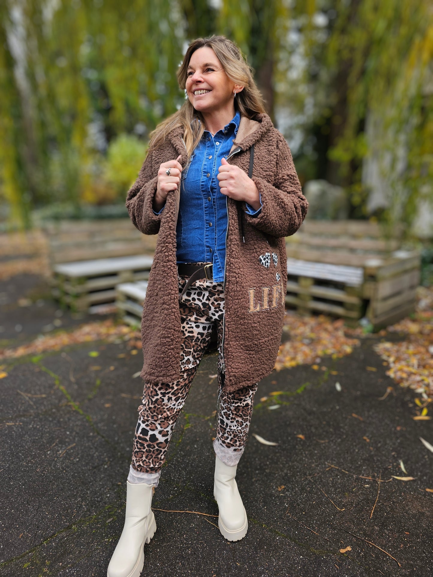 Jogpants Leoprint mit Stretchbund und Gürtel