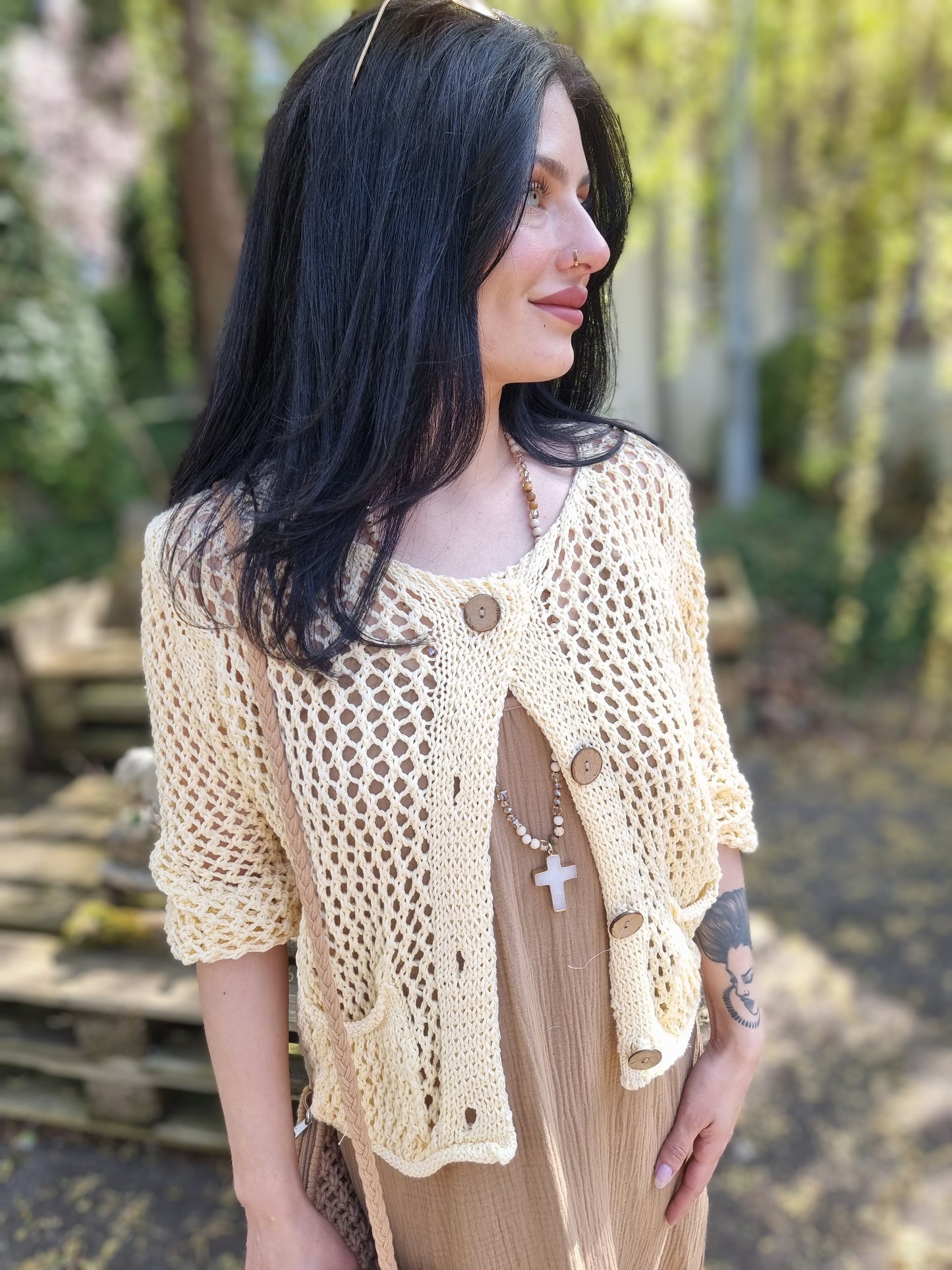 Kurze Loch-Weste in 2 verschiedenen Farben, kurze Strickjacke