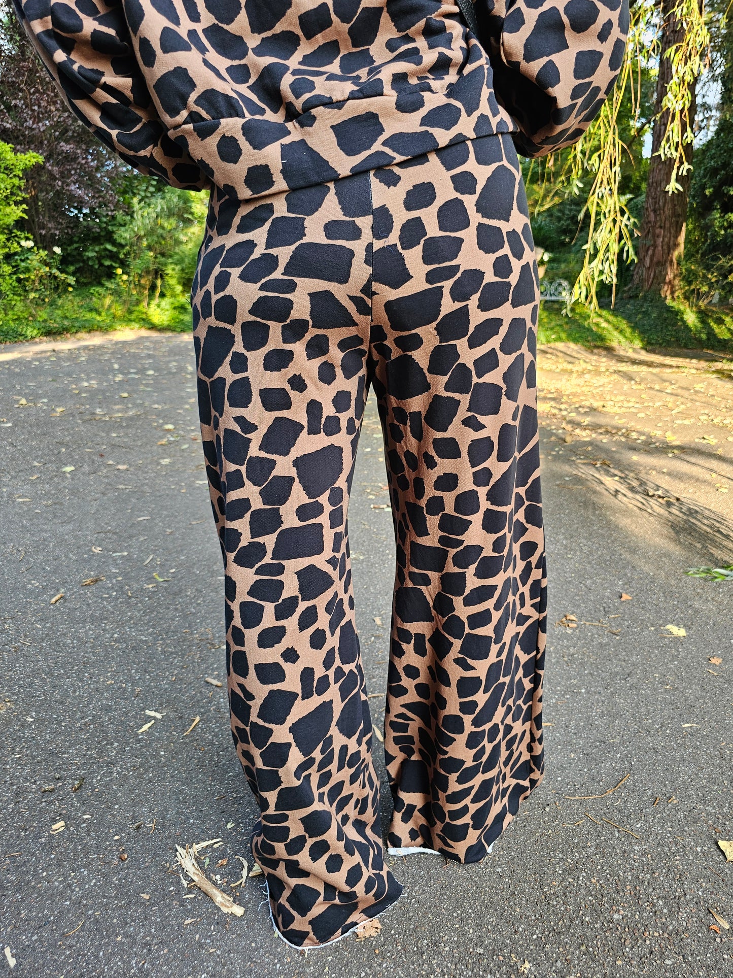 Sweathose Animalprint mit weitem Bein