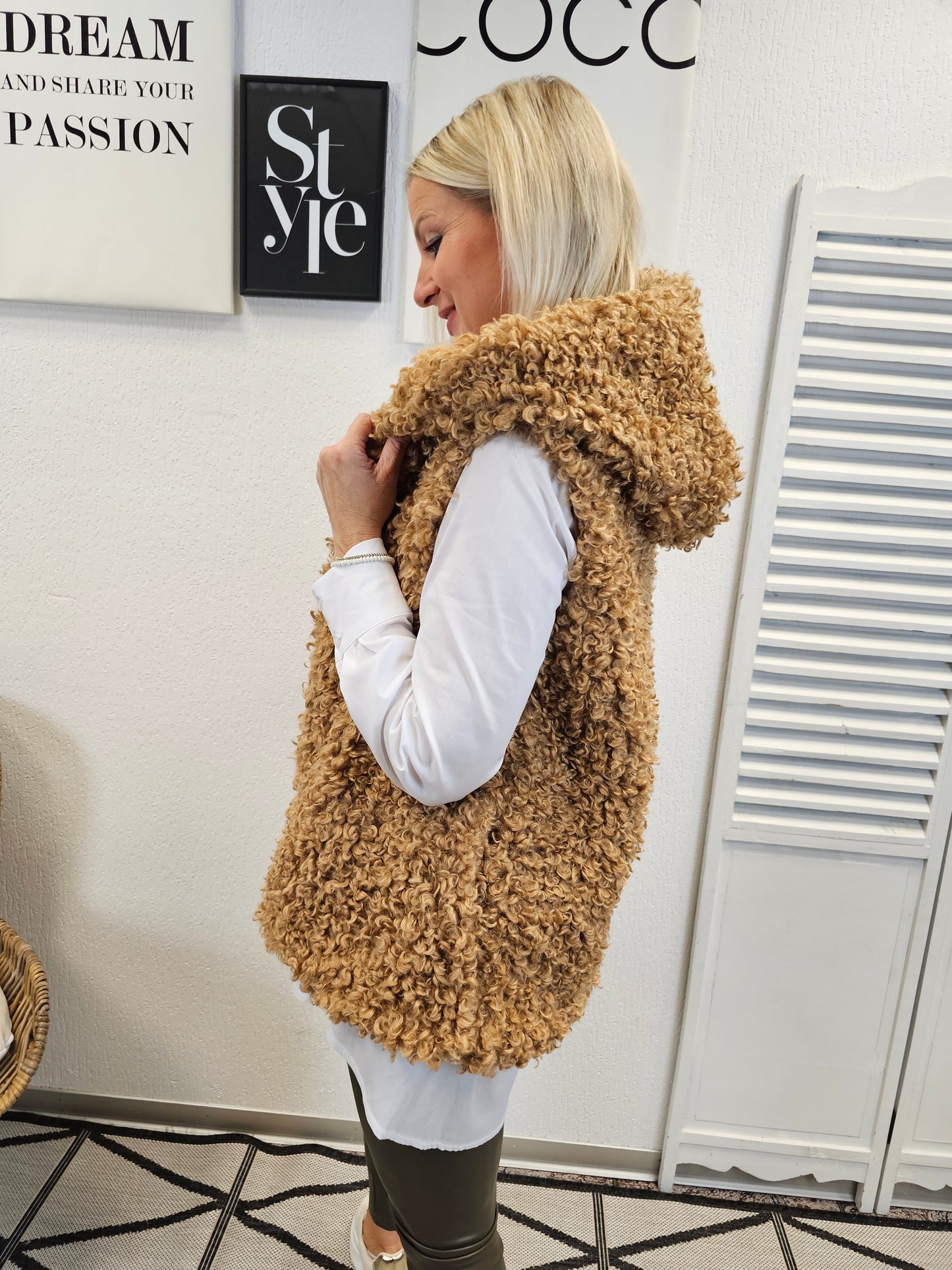 Teddyfell Weste mit Kapuze in verschiedenen Farben