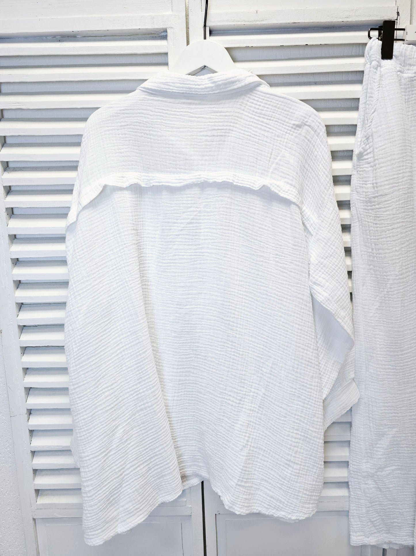 Oversize Musselin-Hemdbluse in Weiß