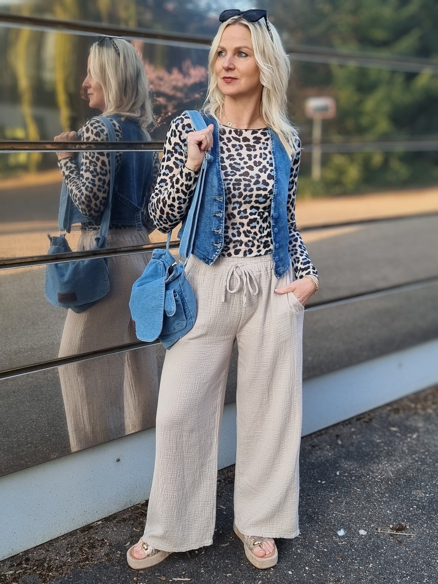 Kurze Jeansweste mit Knopfleiste Melly