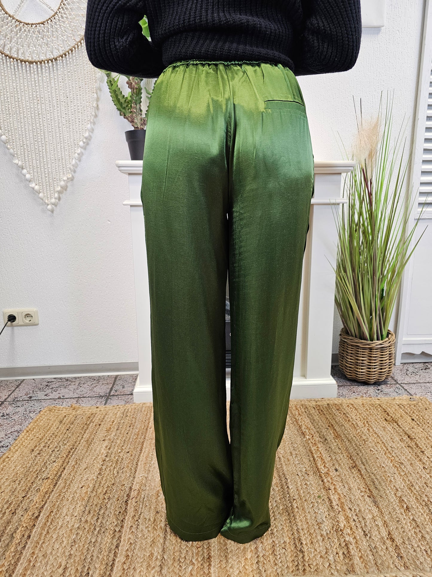 Weite Satinhose in Grün