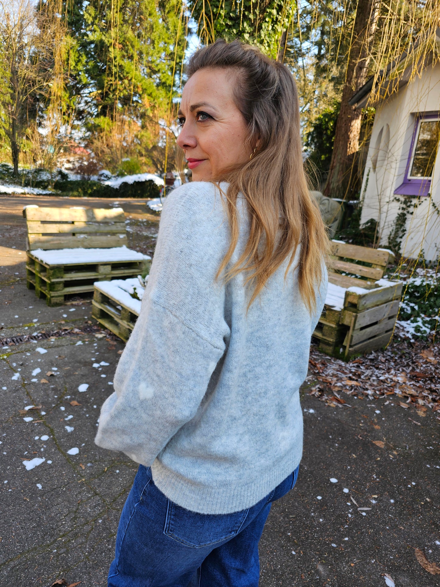 Strickpullover mit Herzen in Grau-Weiß