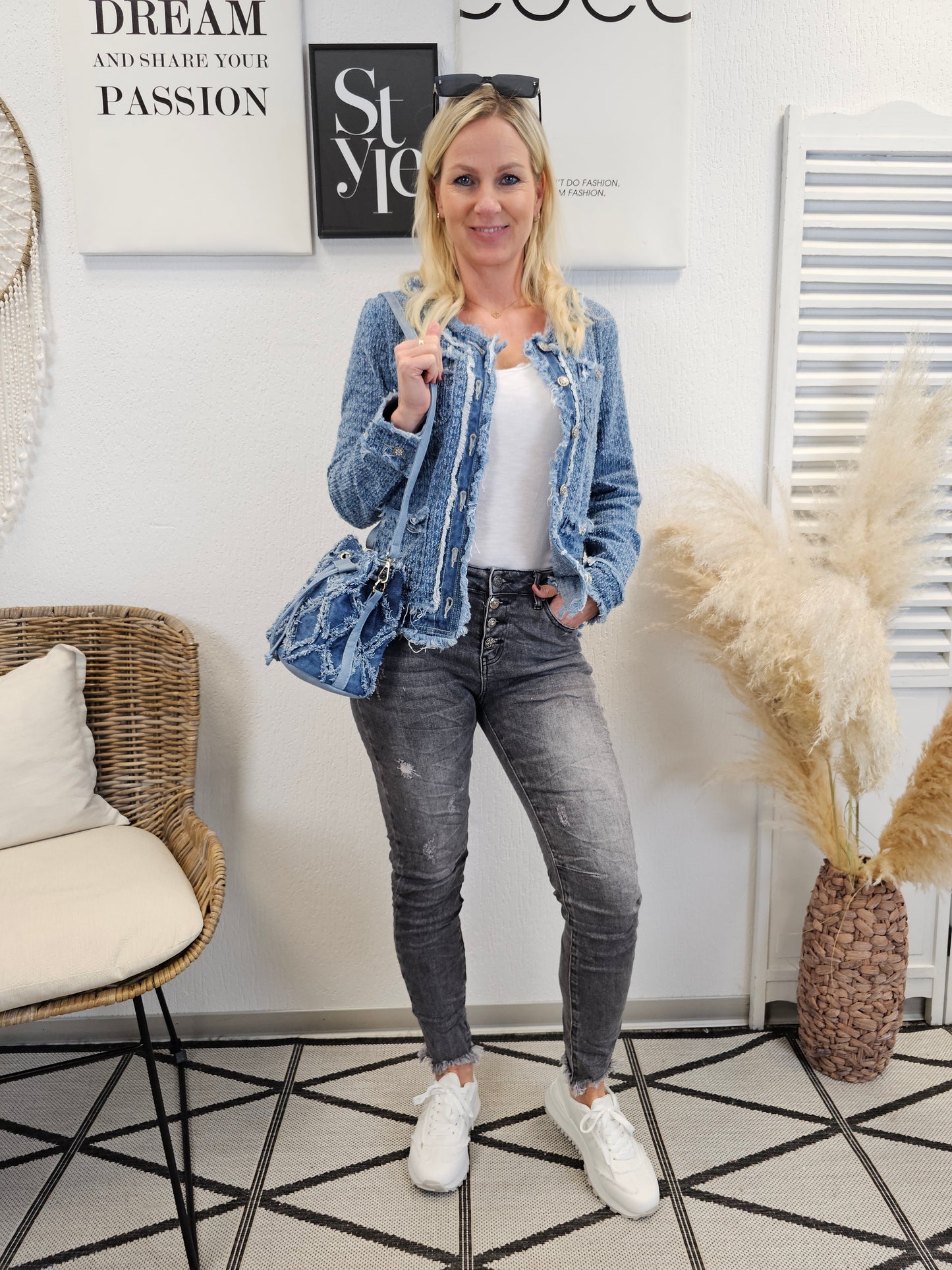 Schwarze verwaschene Jeans mit Fransen HS-5988