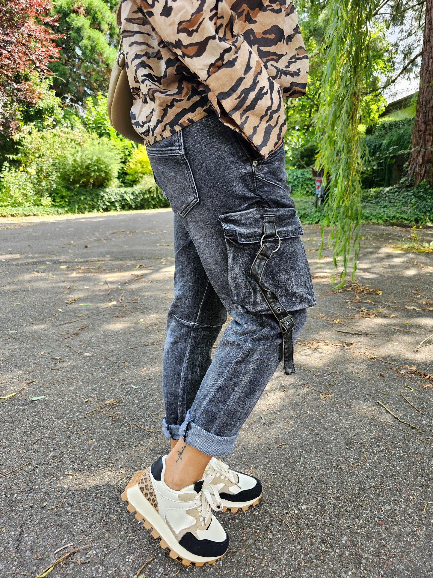Lässige Cargo-Jeans Sexy Woman im schwarzen Washed-Out Look H8534, nur noch Größe S verfügbar