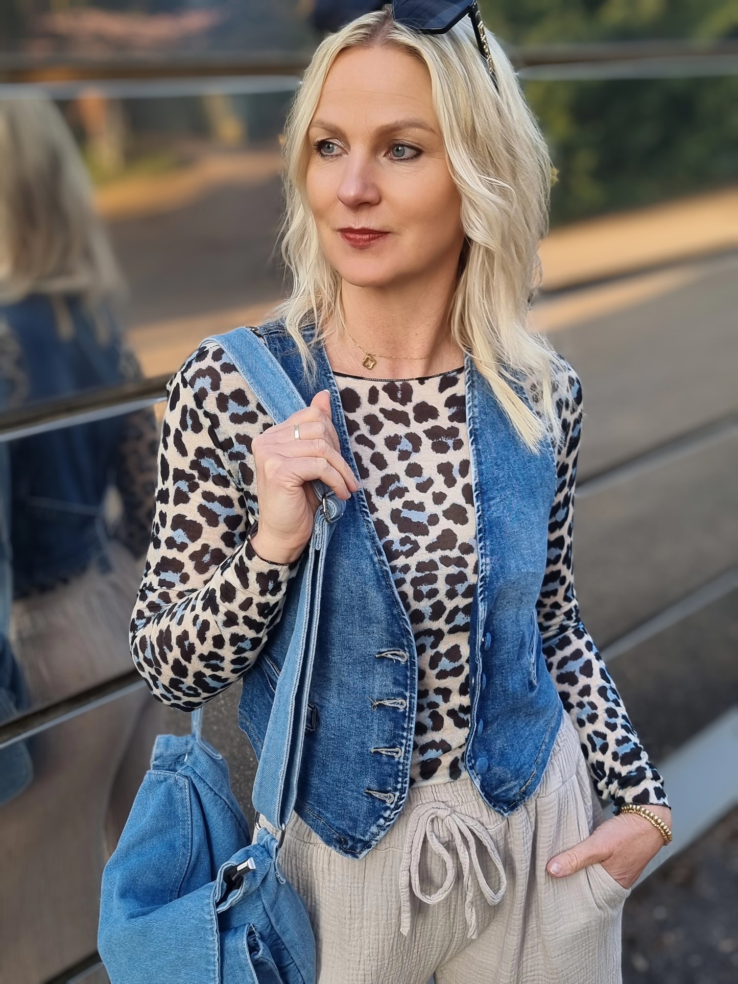 Kurze Jeansweste mit Knopfleiste Melly