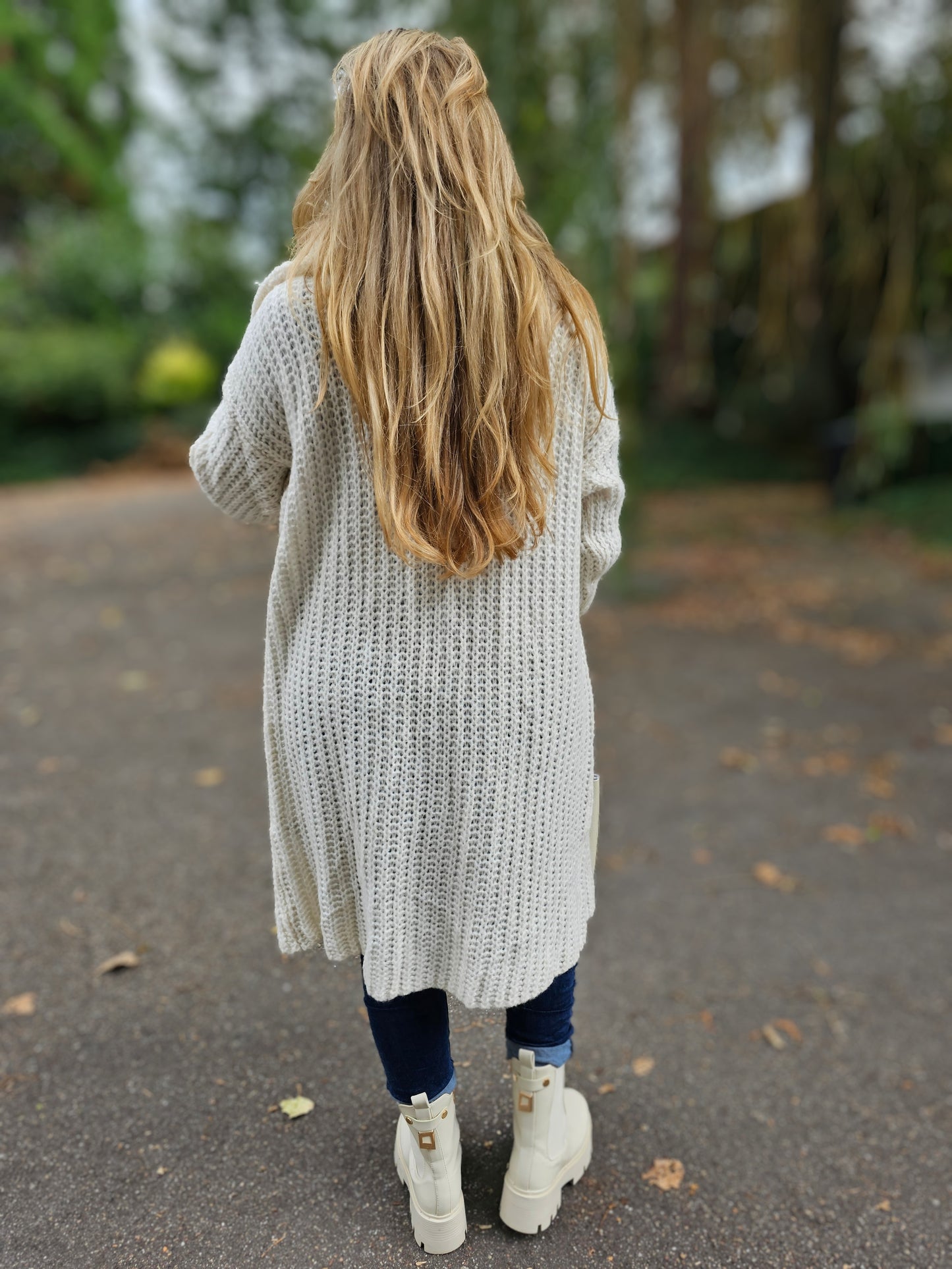 Strickjacke mit Schalkragen mit Knöpfen in Natur Lanawolle